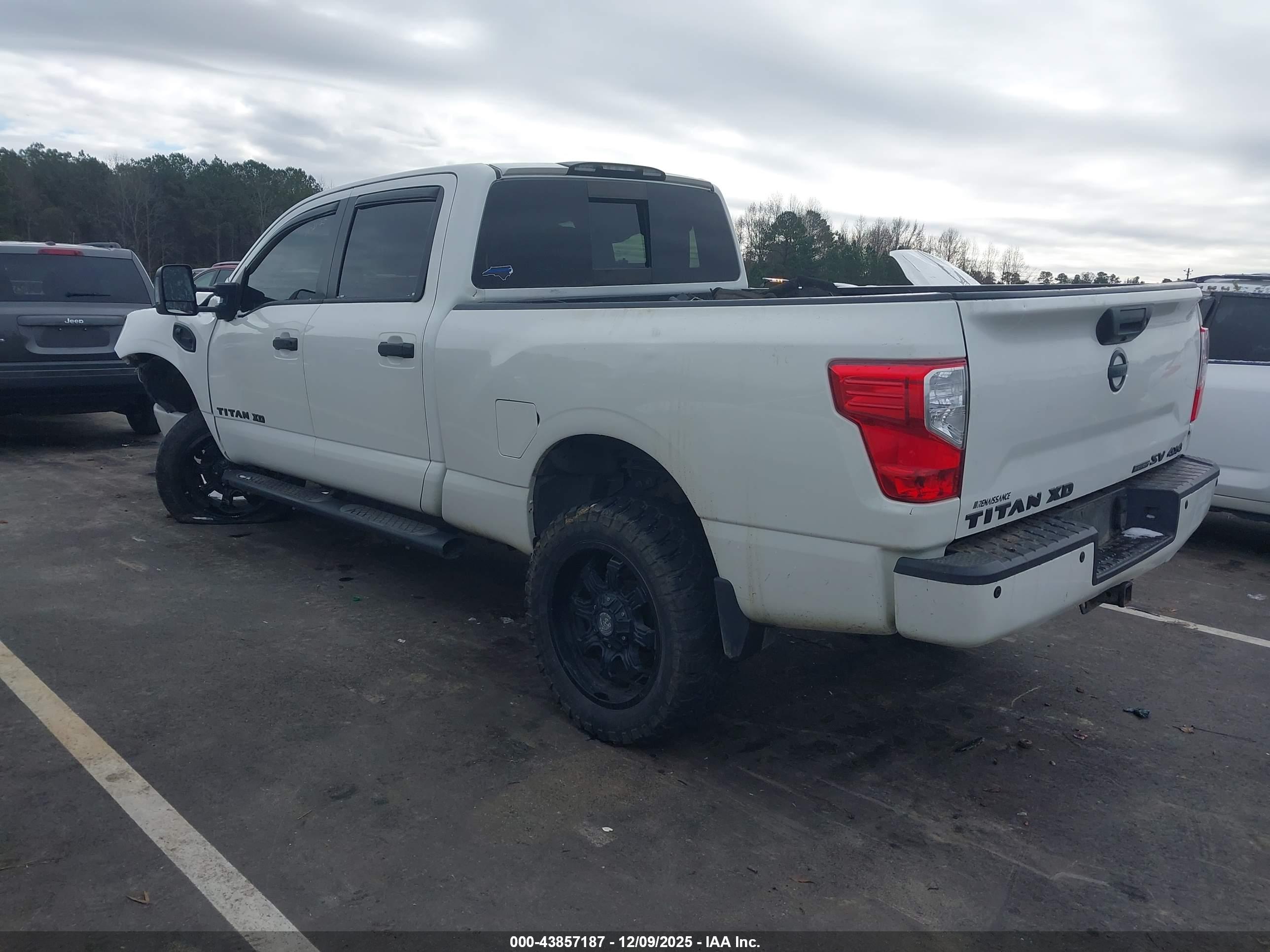 NISSAN TITAN image 3