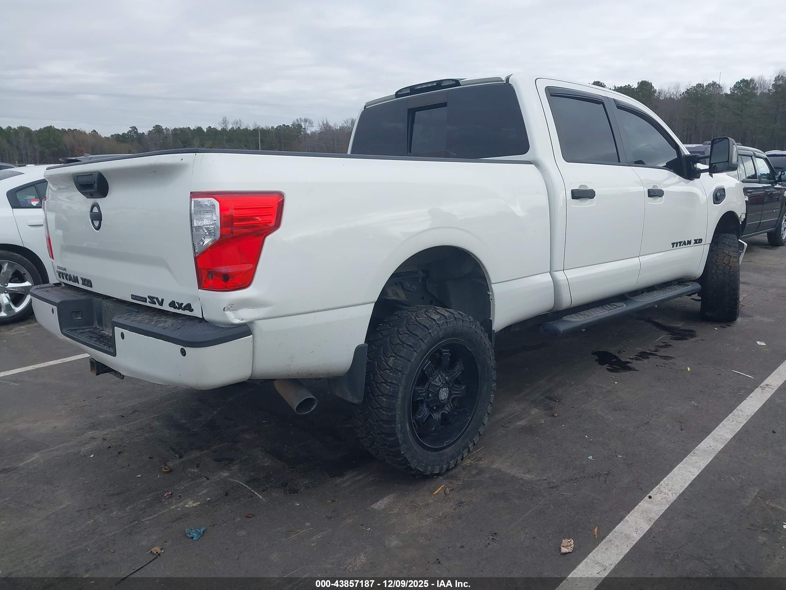 NISSAN TITAN image 4