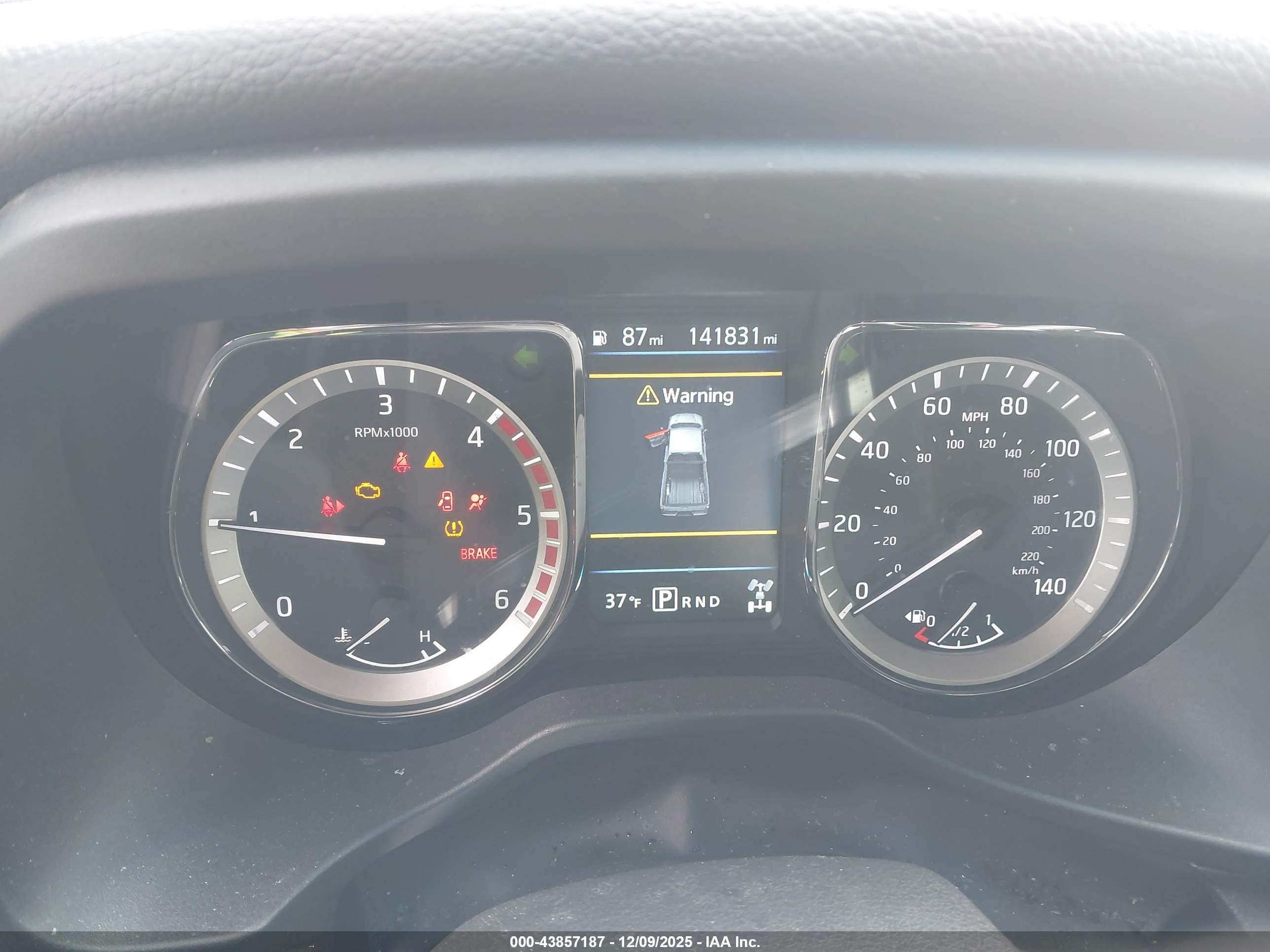 NISSAN TITAN image 7