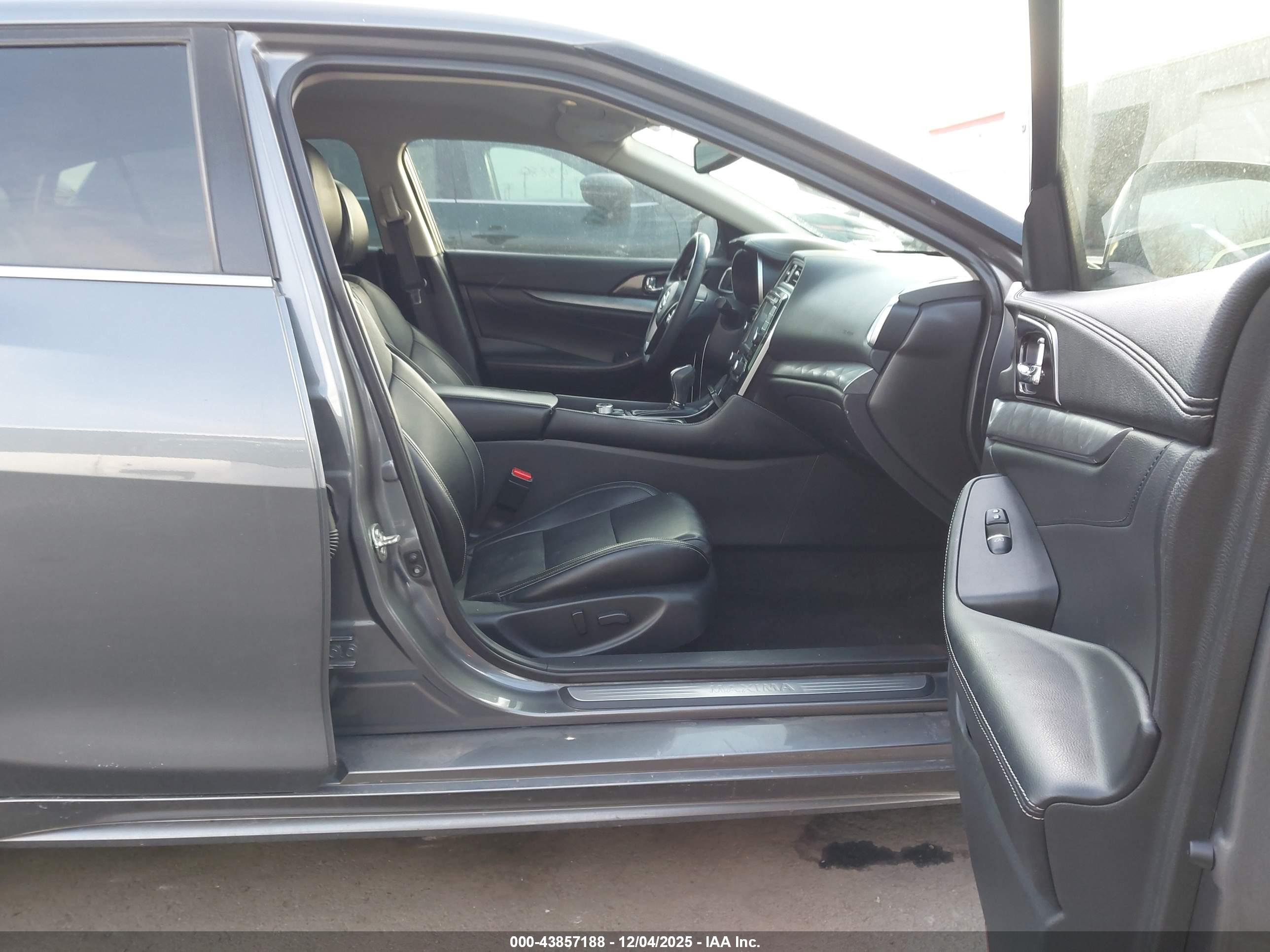 NISSAN MAXIMA image 5