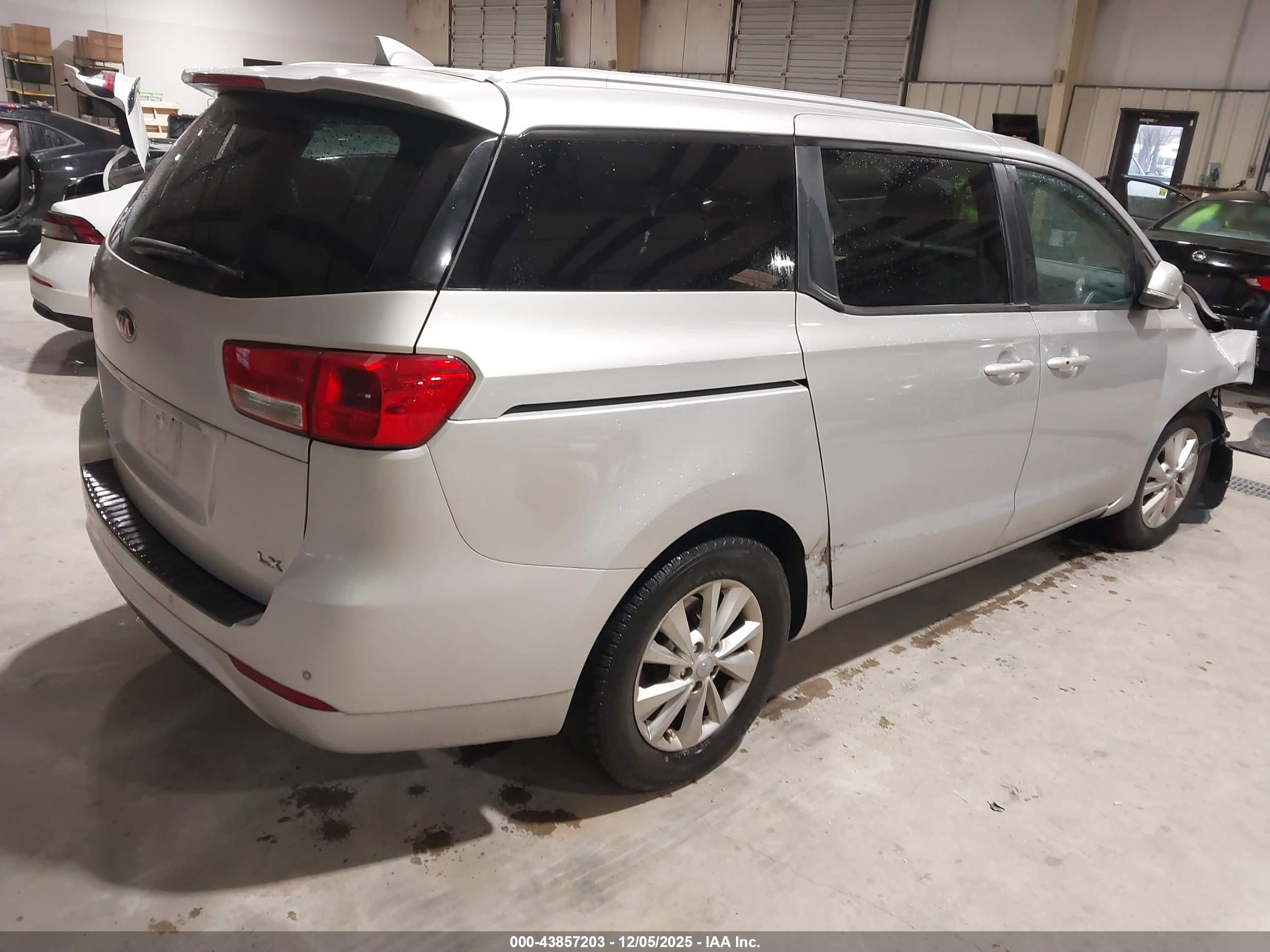 KIA SEDONA image 4