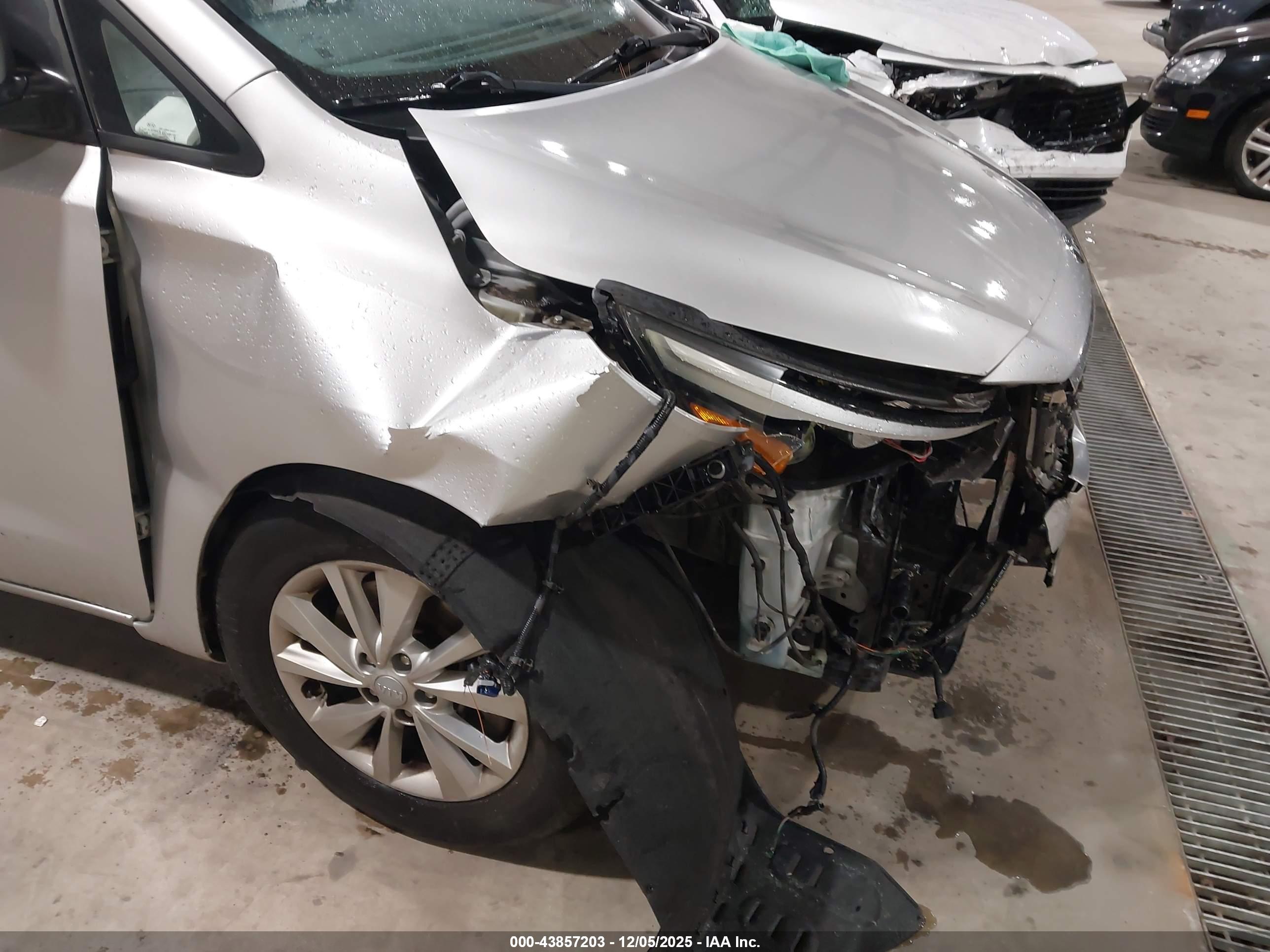 KIA SEDONA image 6