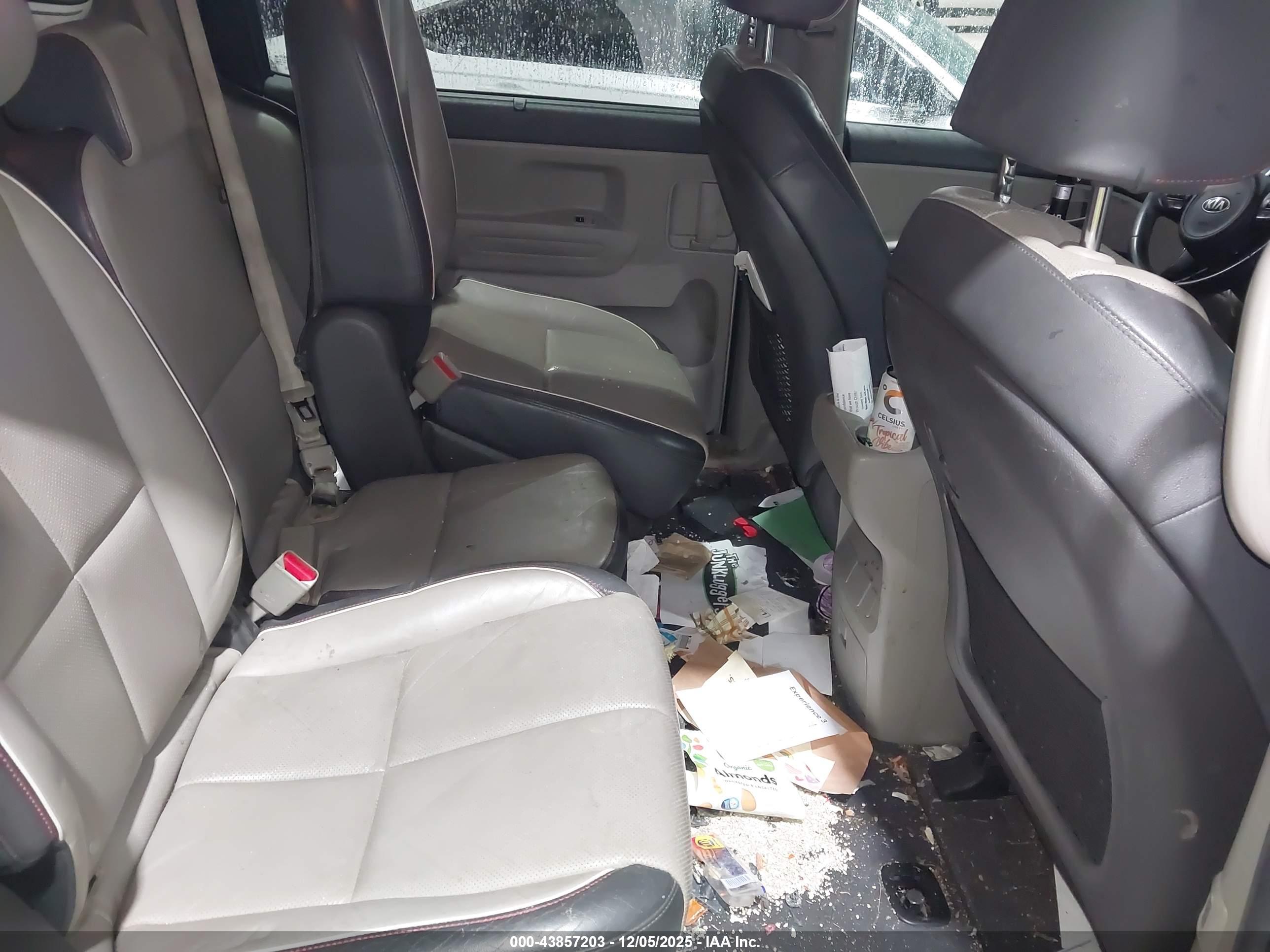 KIA SEDONA image 8