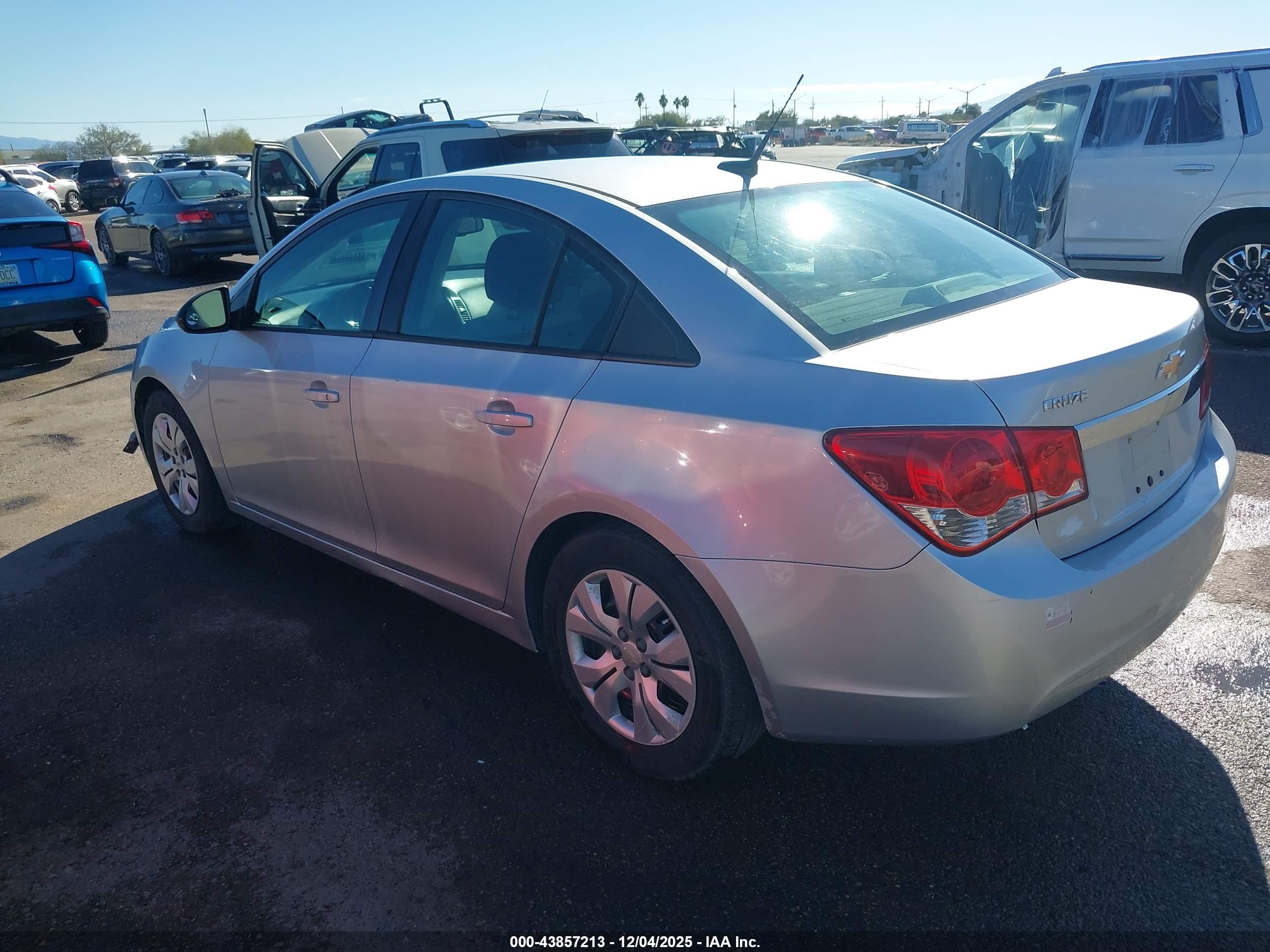 CHEVROLET CRUZE image 3