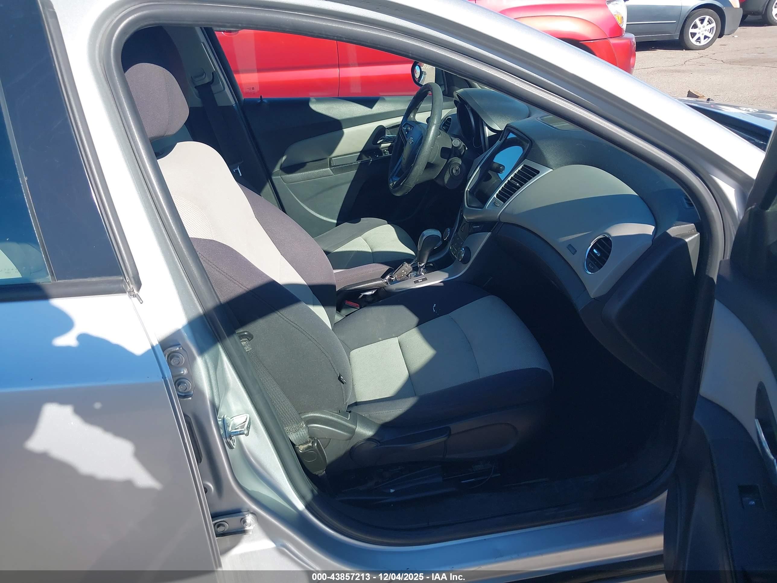 CHEVROLET CRUZE image 5