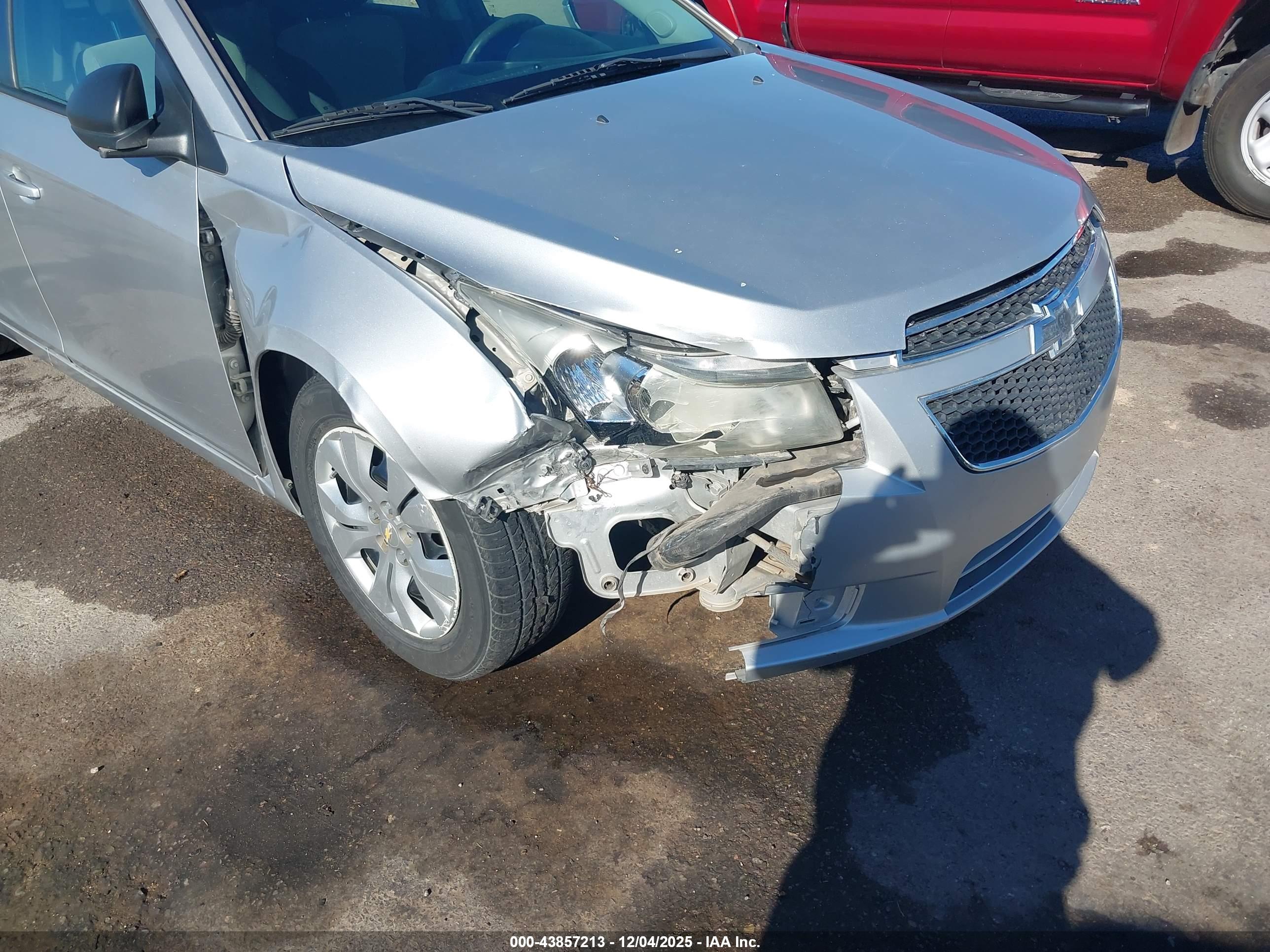 CHEVROLET CRUZE image 6