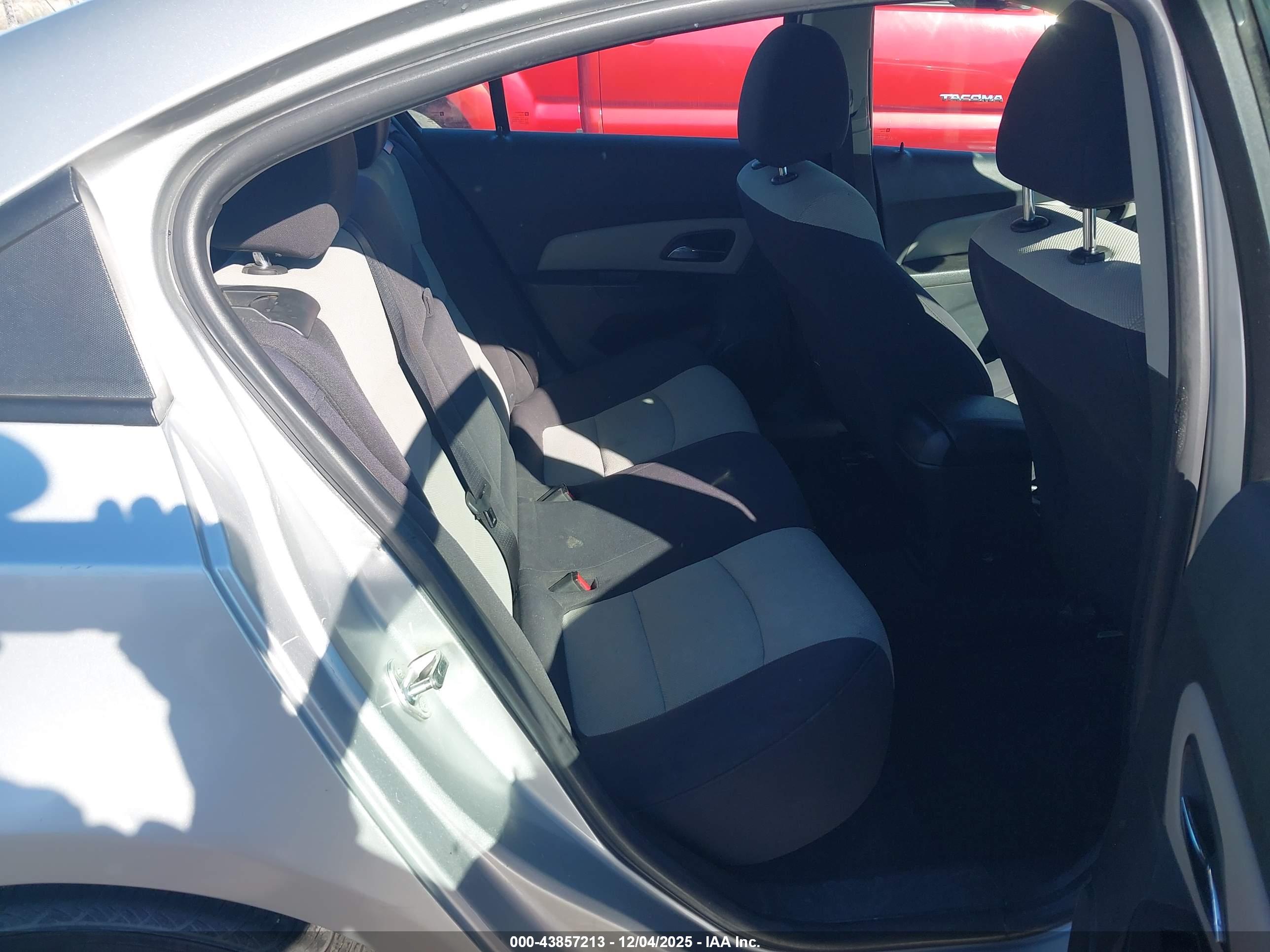 CHEVROLET CRUZE image 8