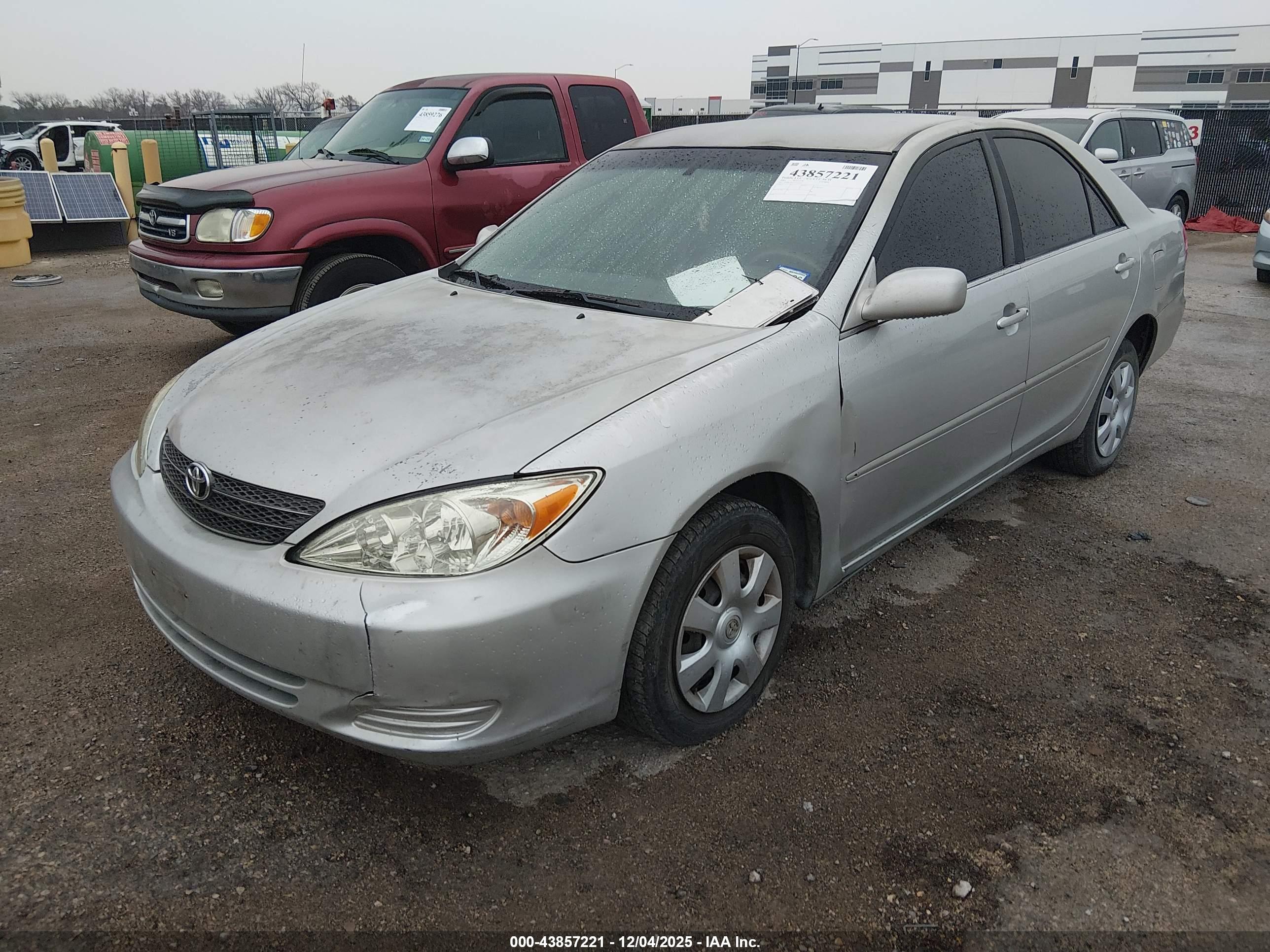 TOYOTA CAMRY image 2