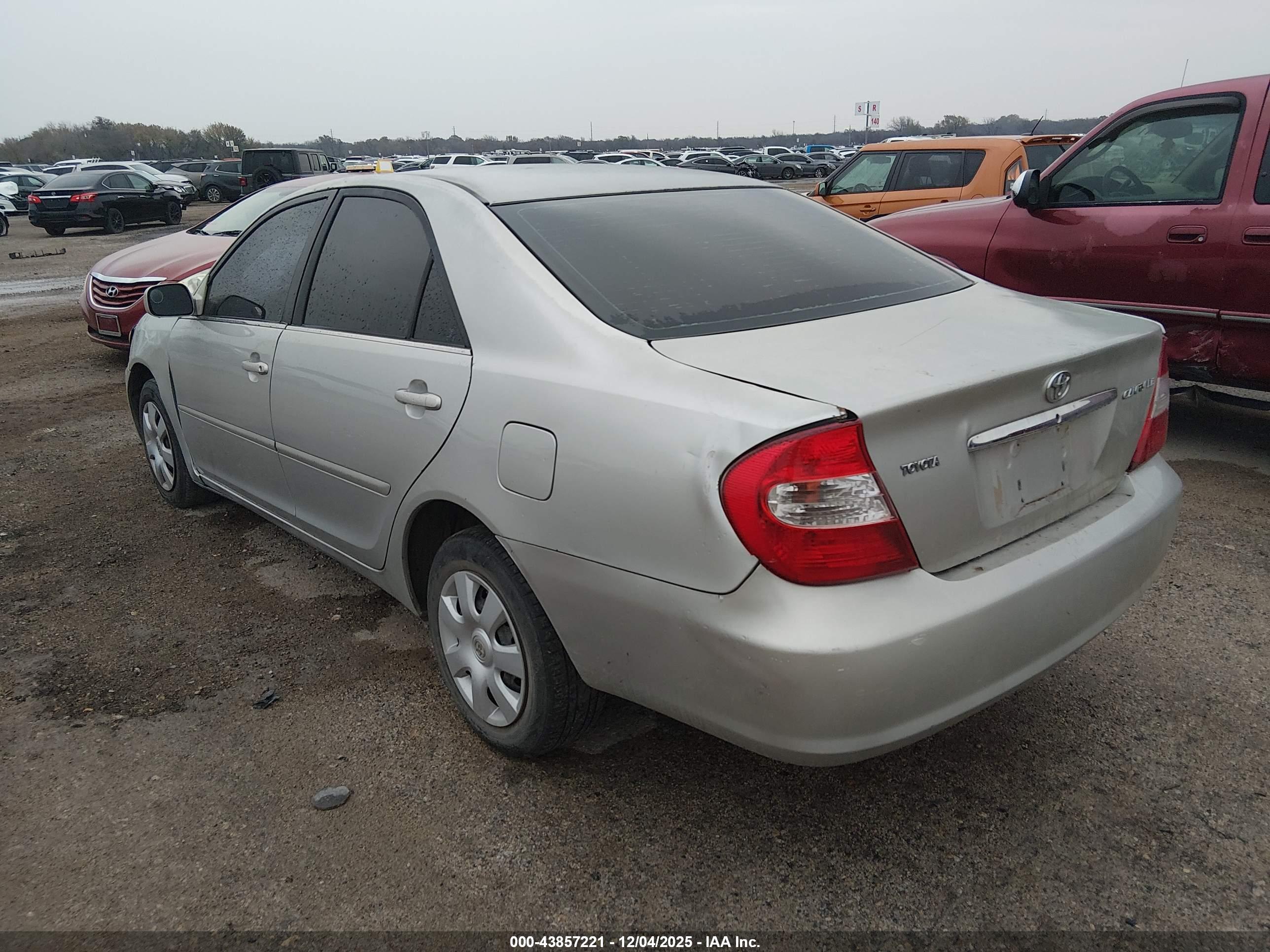 TOYOTA CAMRY image 3