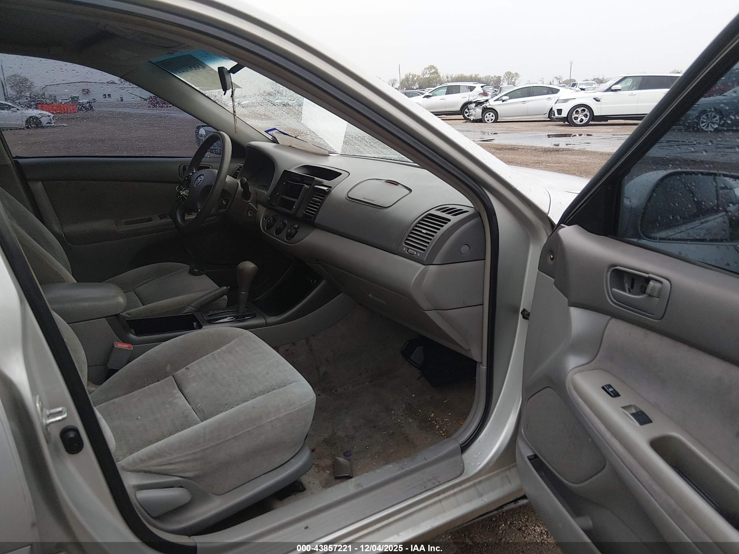 TOYOTA CAMRY image 5
