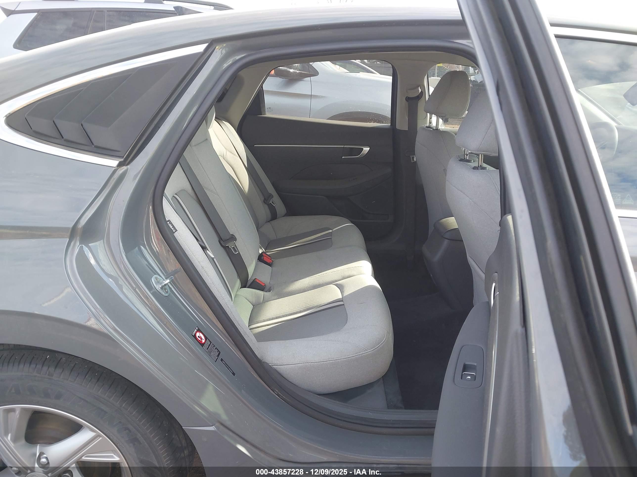 HYUNDAI SONATA image 8