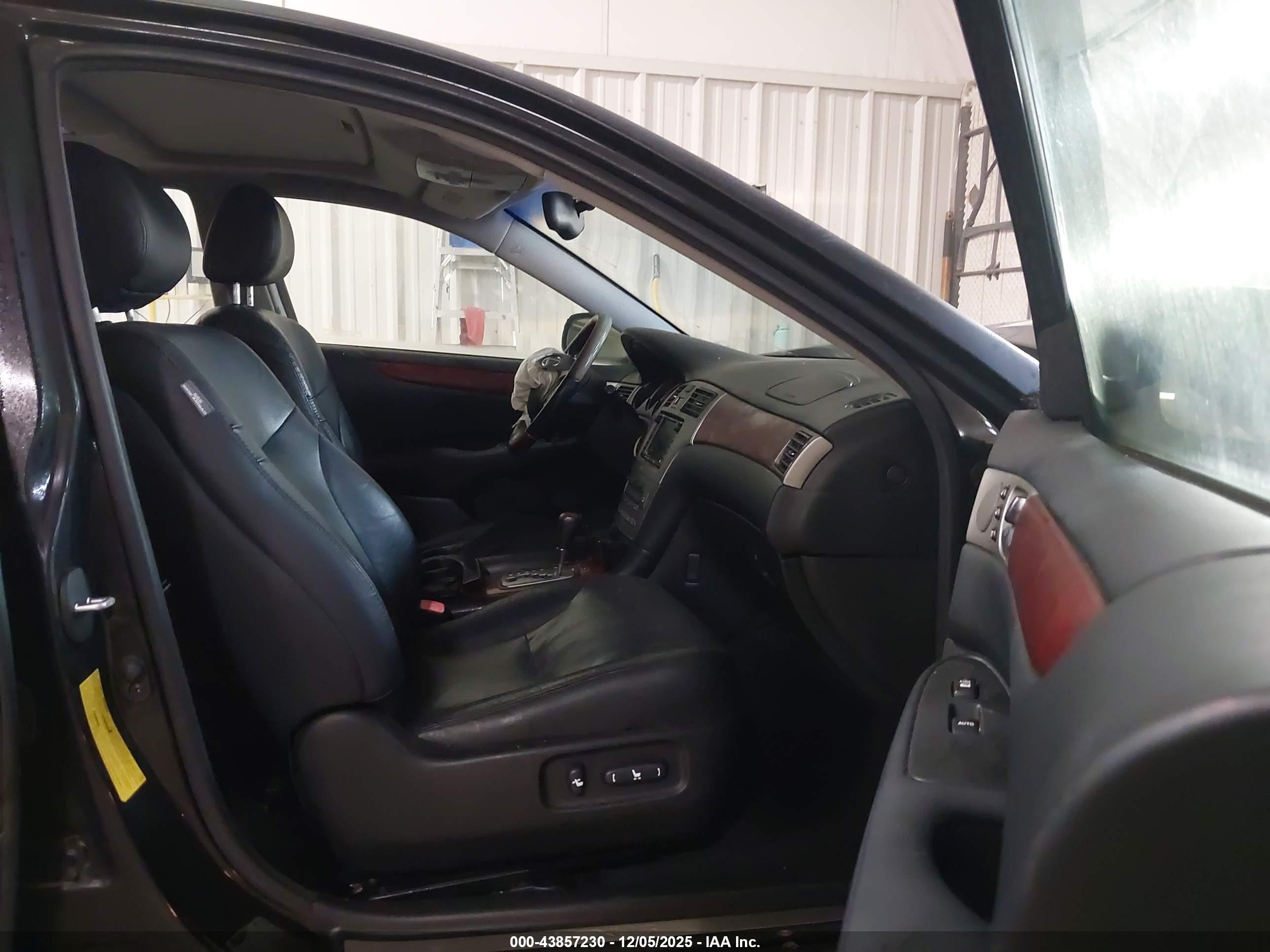 LEXUS ES image 5