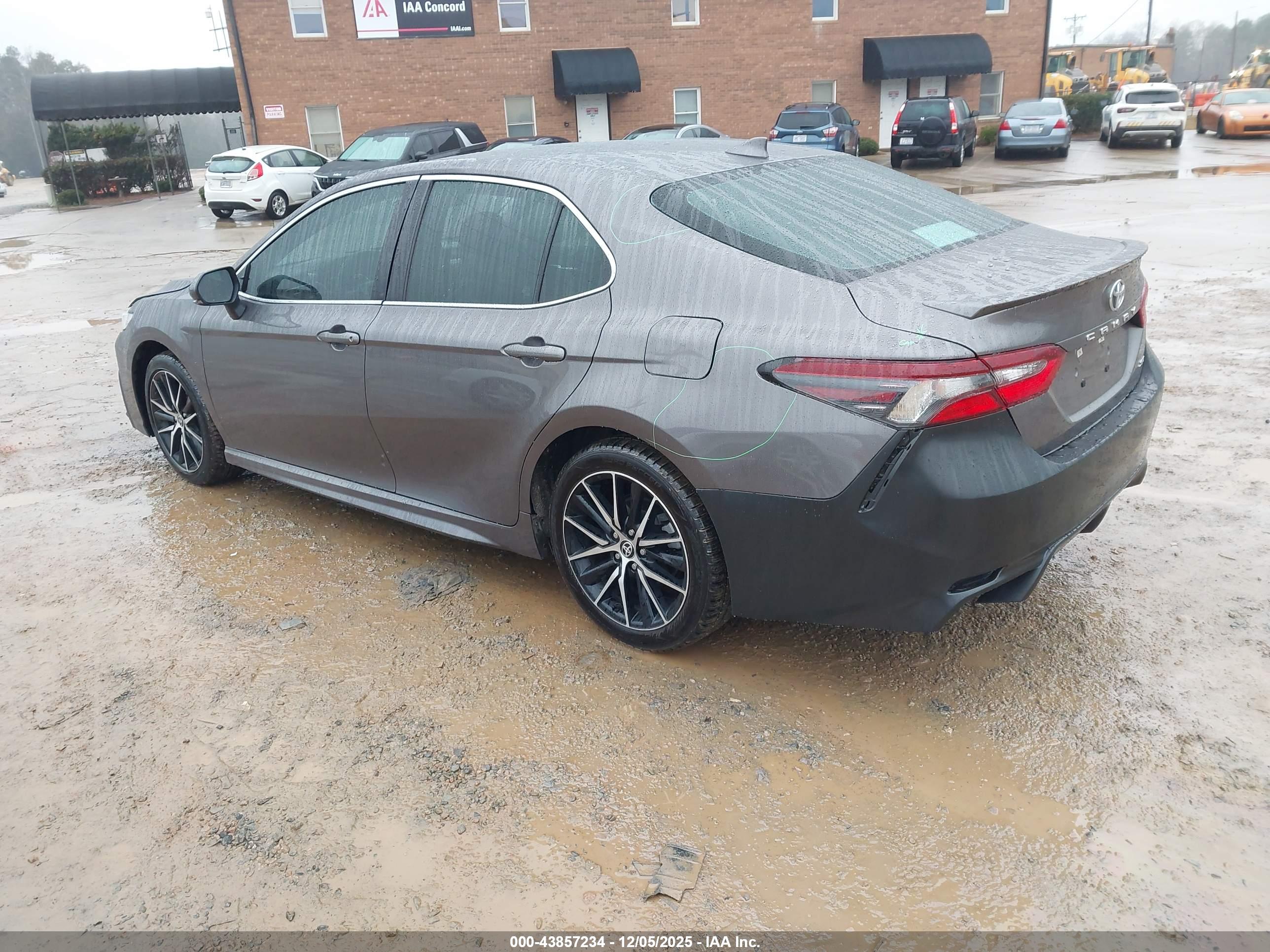 TOYOTA CAMRY image 3