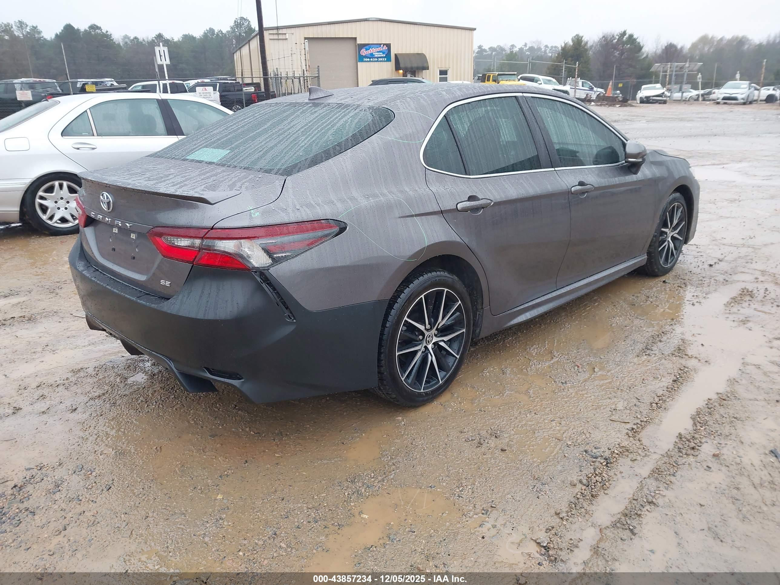 TOYOTA CAMRY image 4