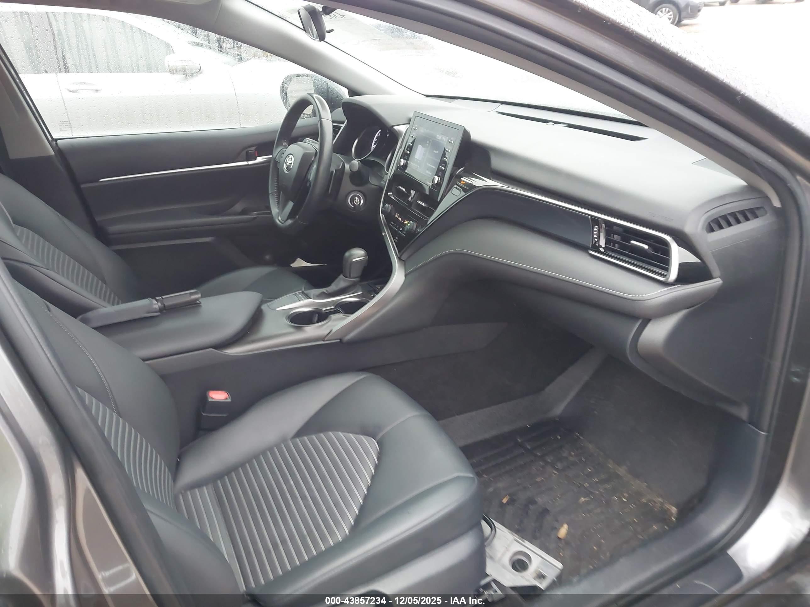 TOYOTA CAMRY image 5