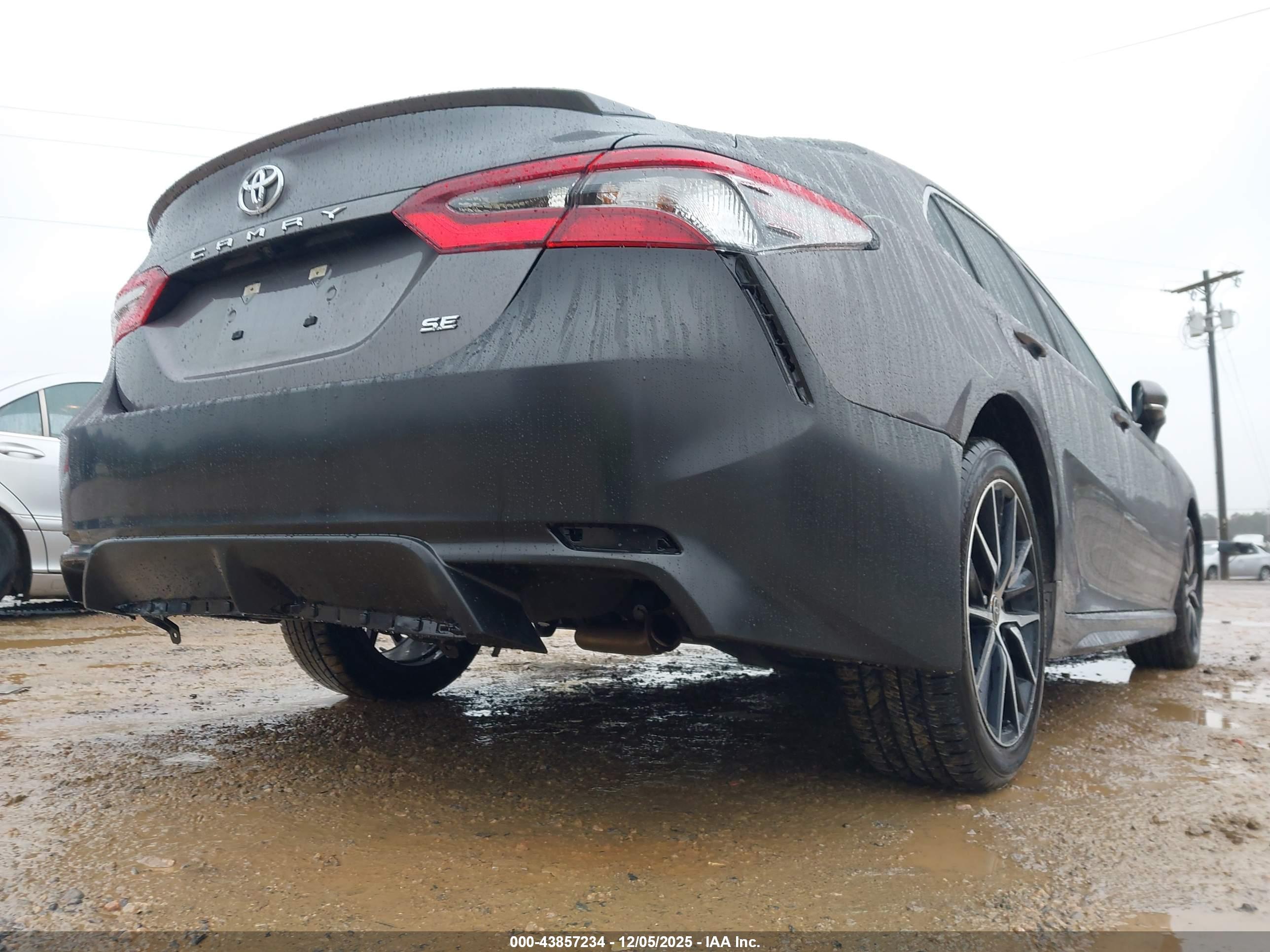 TOYOTA CAMRY image 6