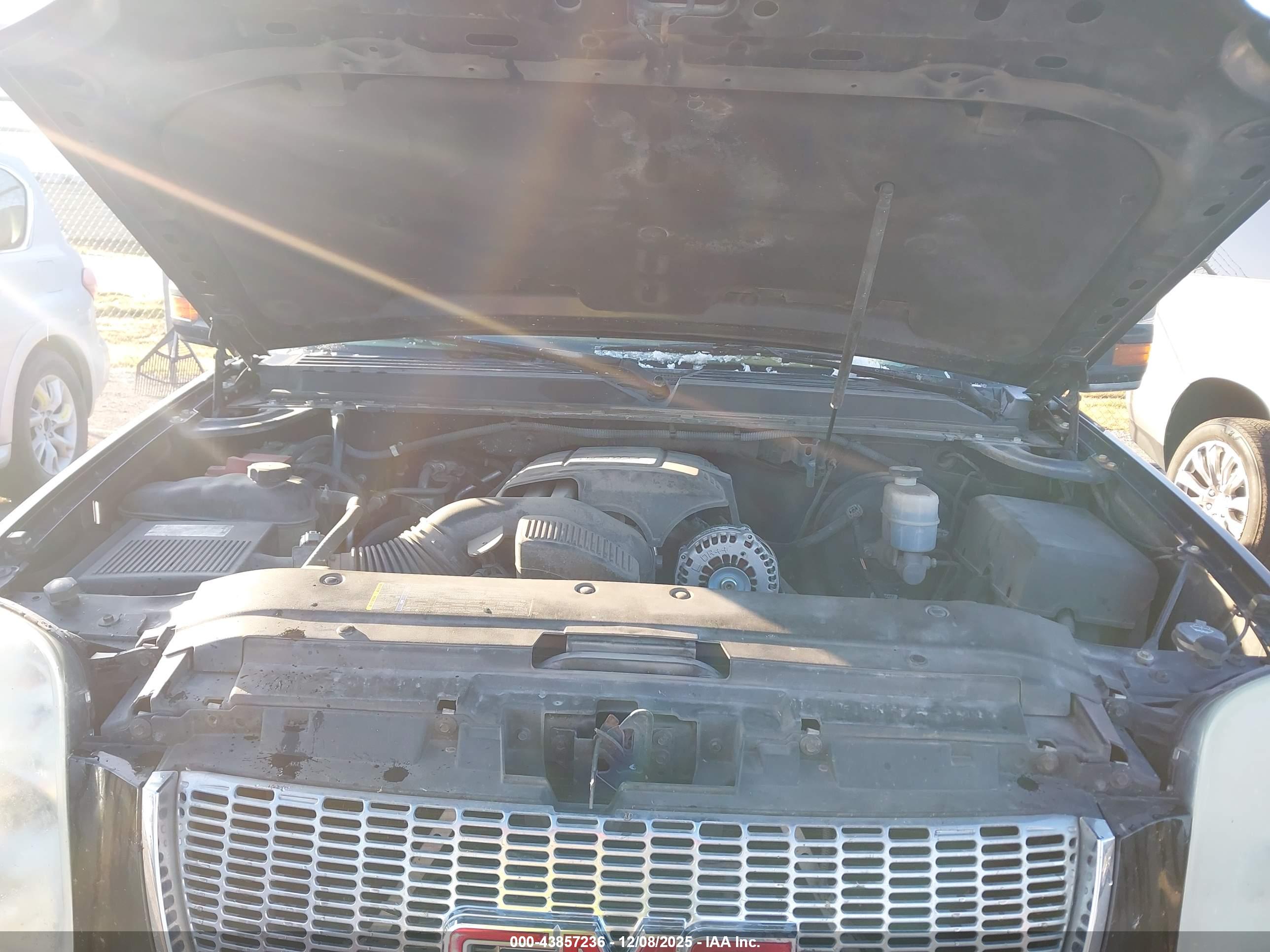 GMC YUKON image 10