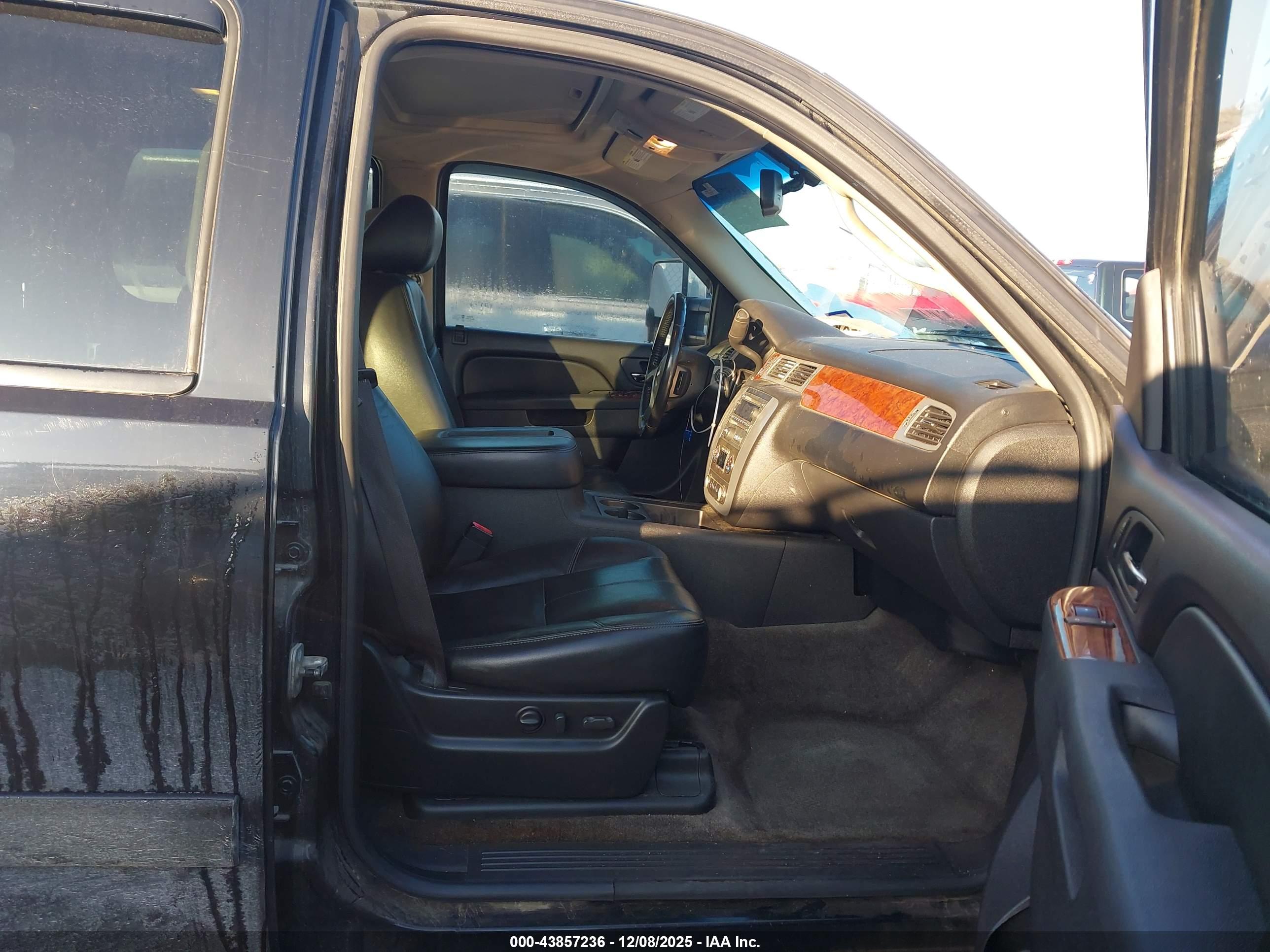 GMC YUKON image 5