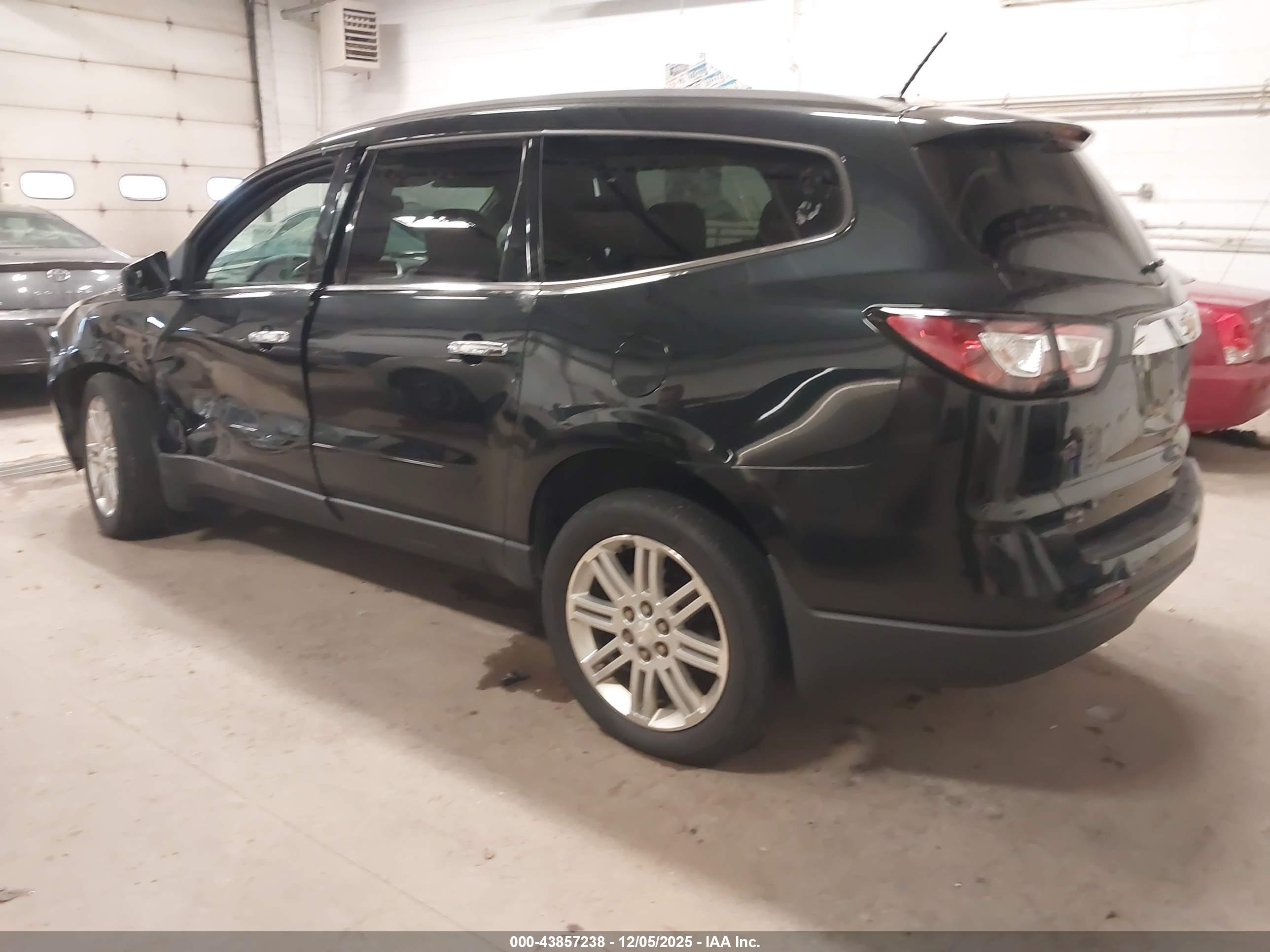 CHEVROLET TRAVERSE image 3