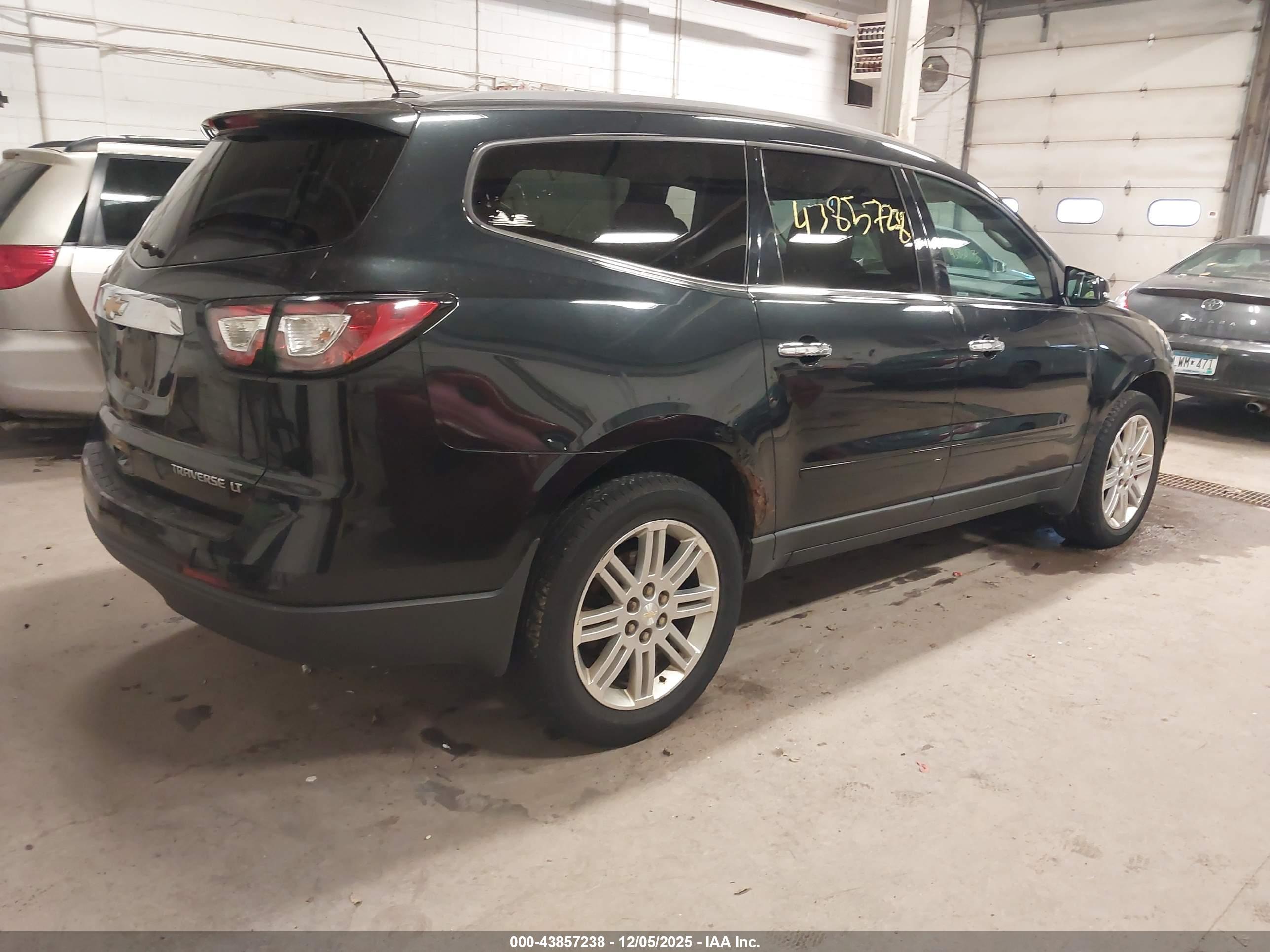 CHEVROLET TRAVERSE image 4