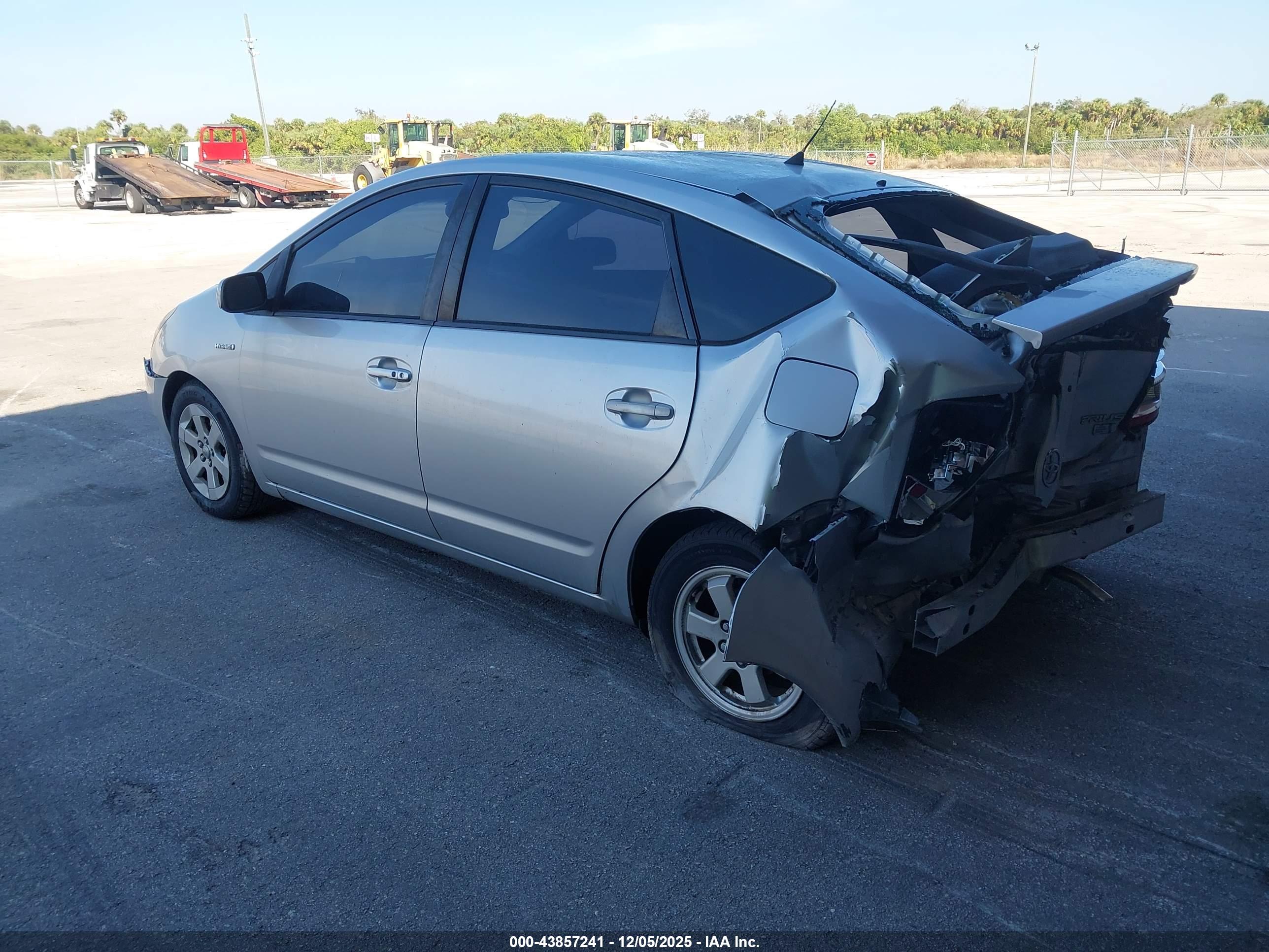 TOYOTA PRIUS image 3