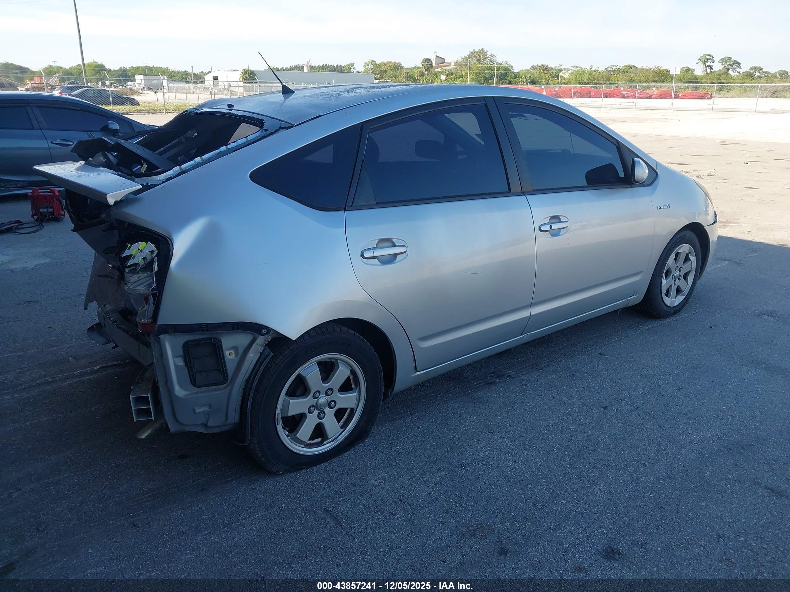 TOYOTA PRIUS image 4