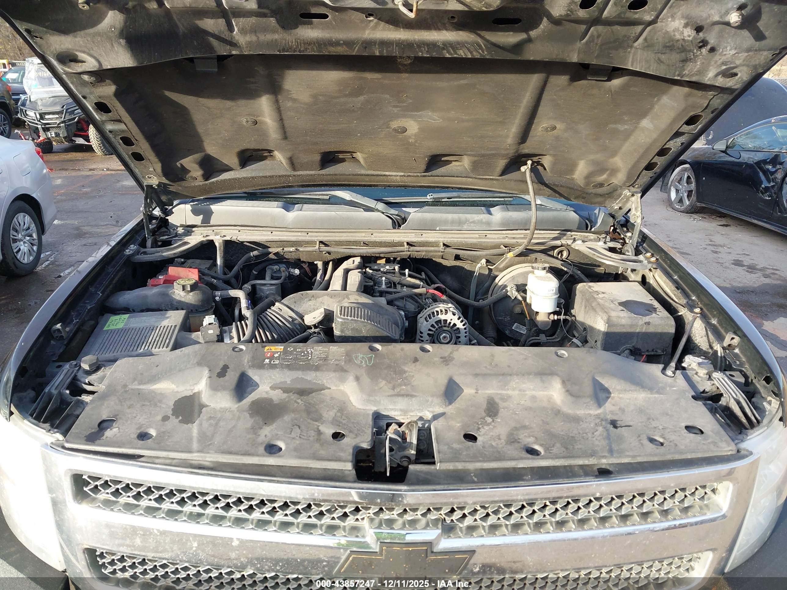 CHEVROLET SILVERADO image 10