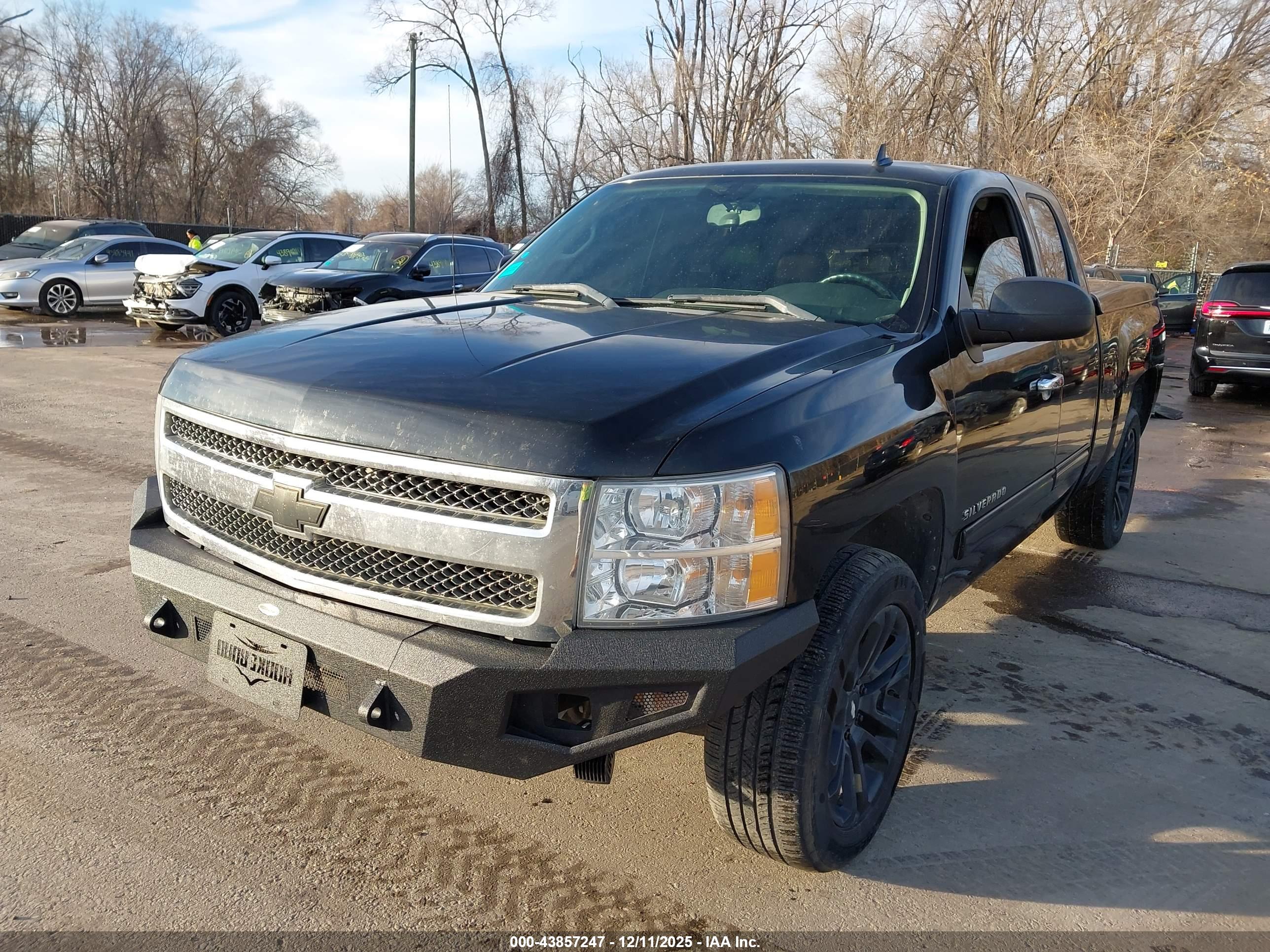 CHEVROLET SILVERADO image 2