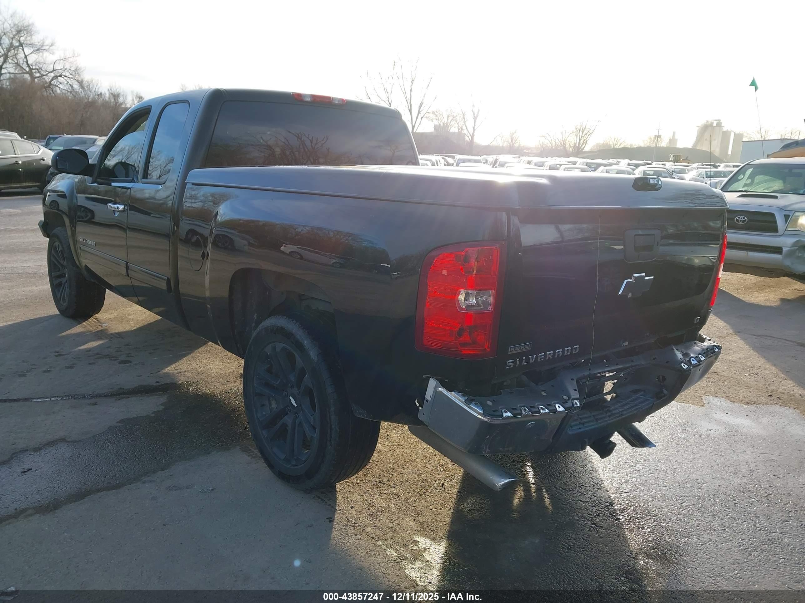 CHEVROLET SILVERADO image 3