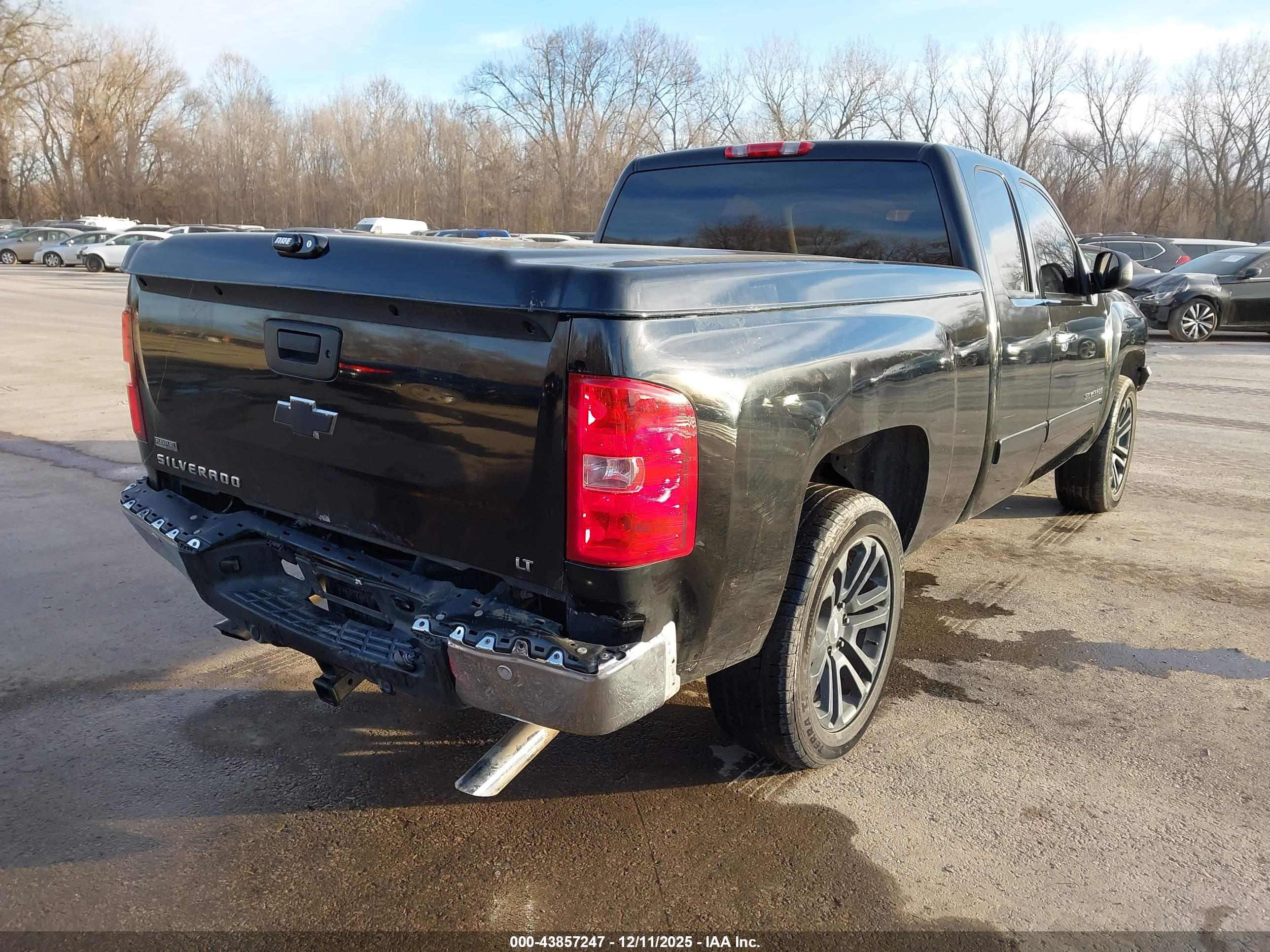 CHEVROLET SILVERADO image 4