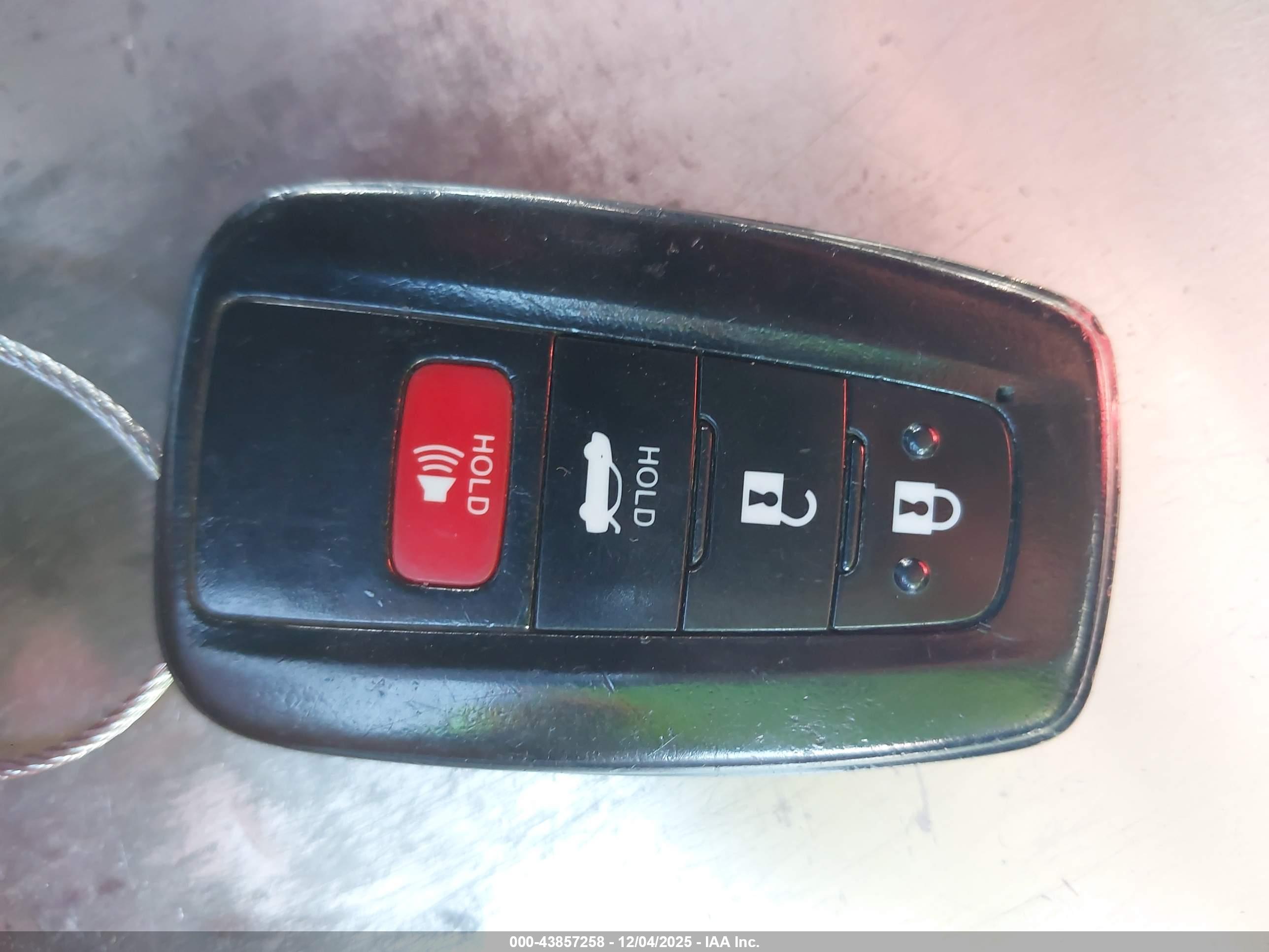 TOYOTA CAMRY image 11