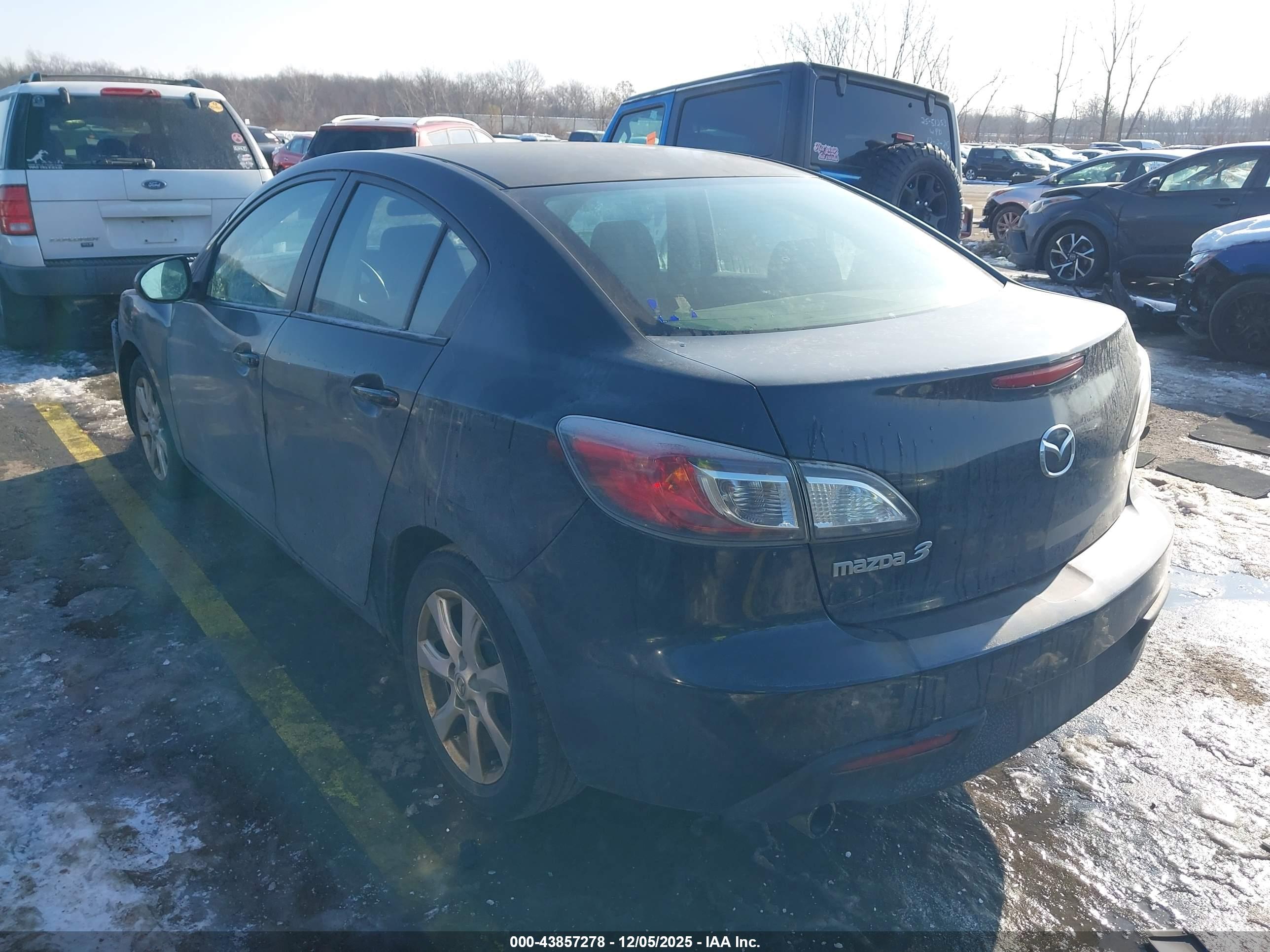 MAZDA MAZDA3 image 3