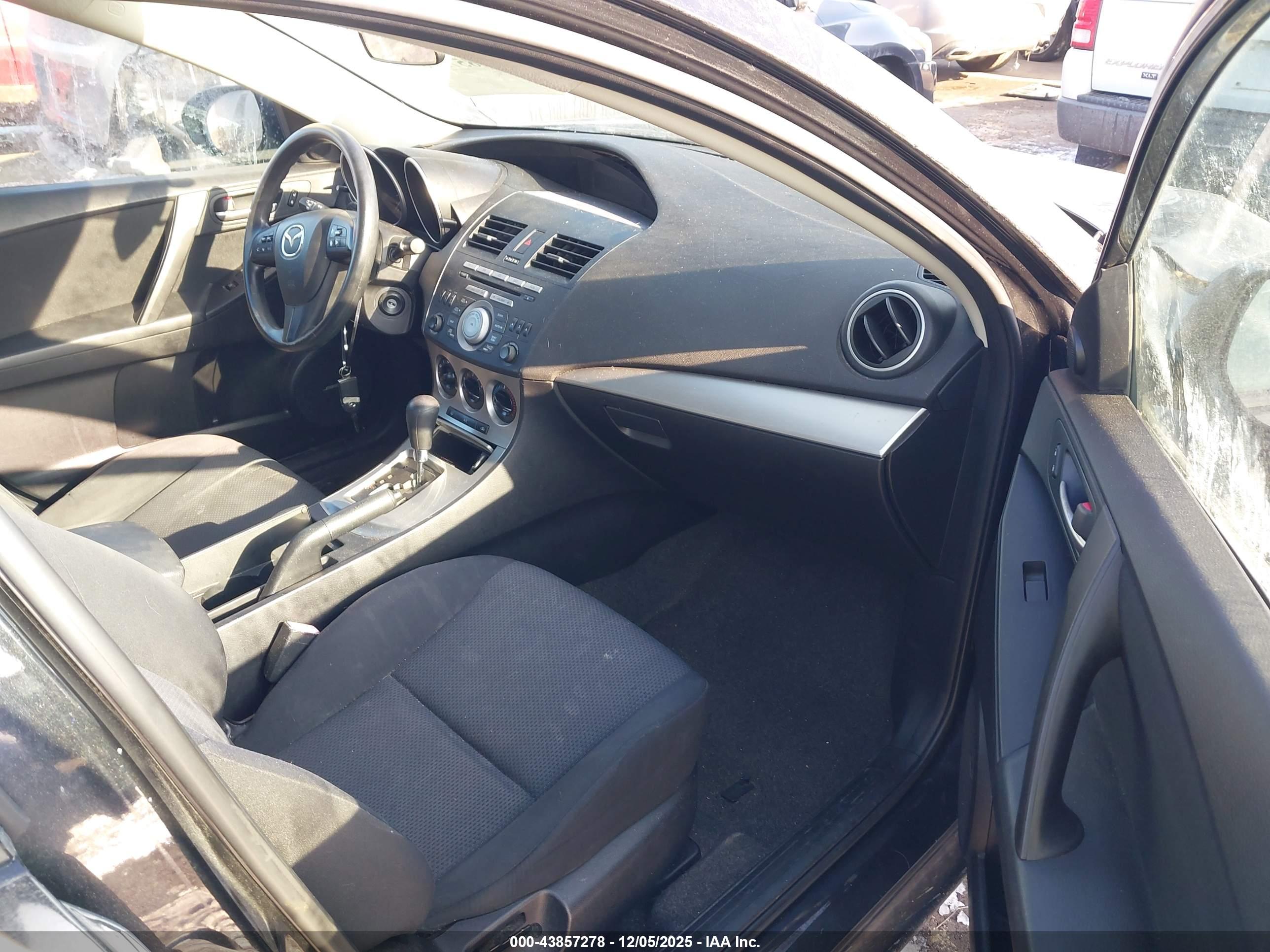 MAZDA MAZDA3 image 5