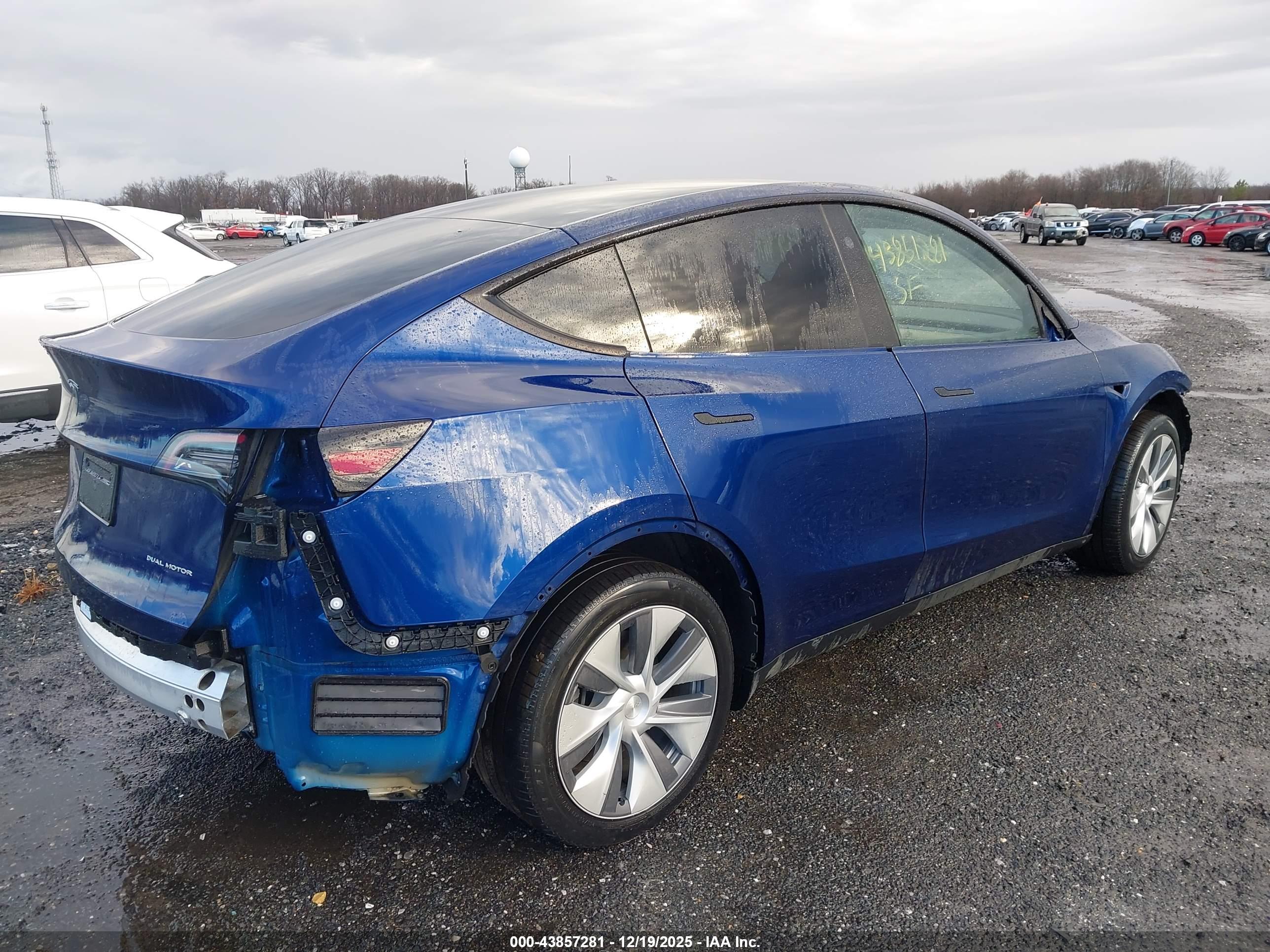TESLA MODEL image 4