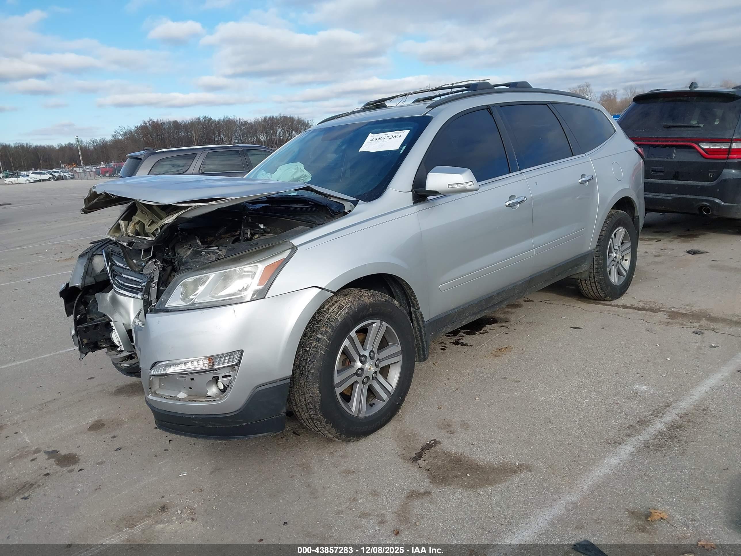 CHEVROLET TRAVERSE image 2