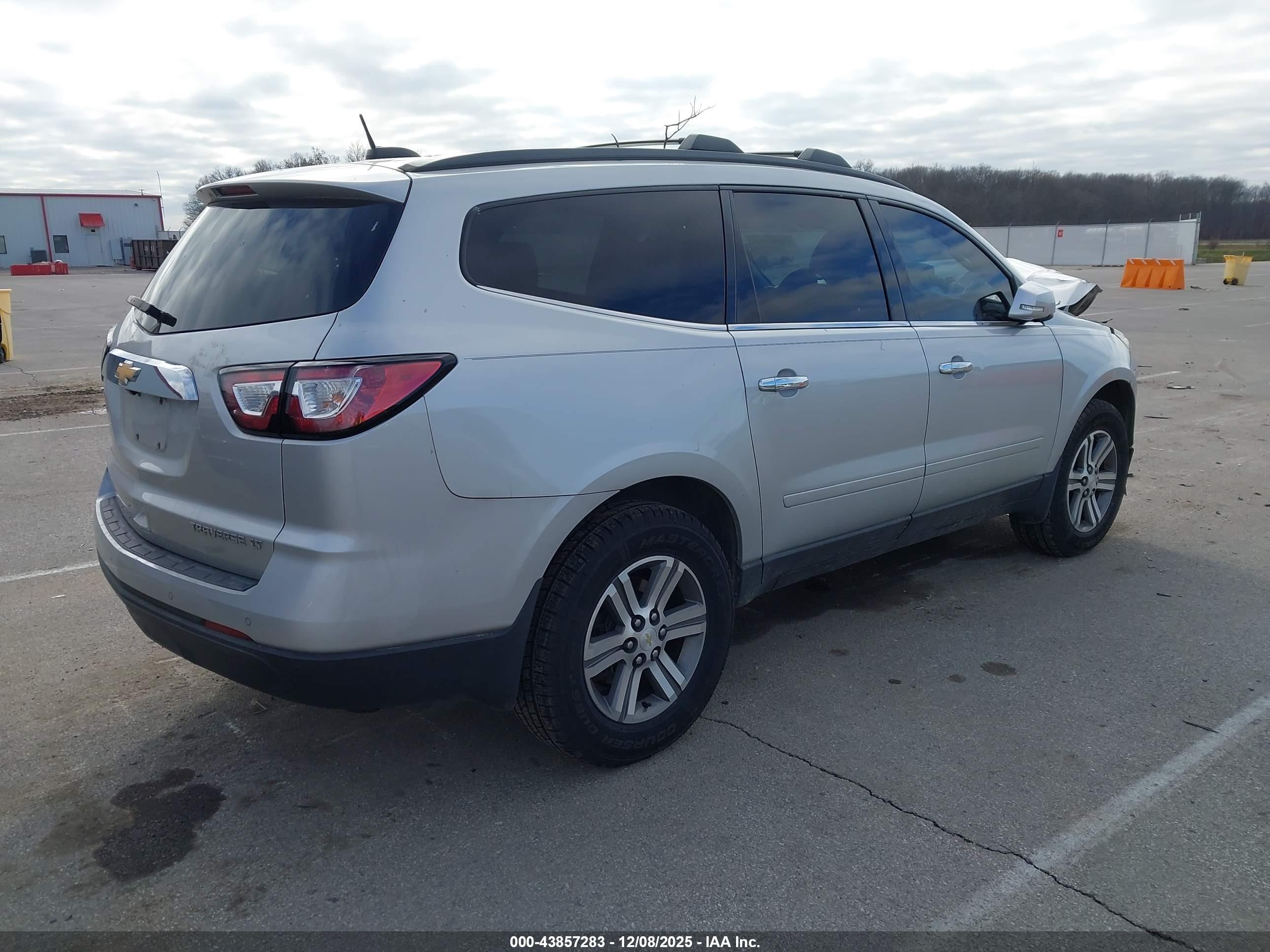 CHEVROLET TRAVERSE image 4