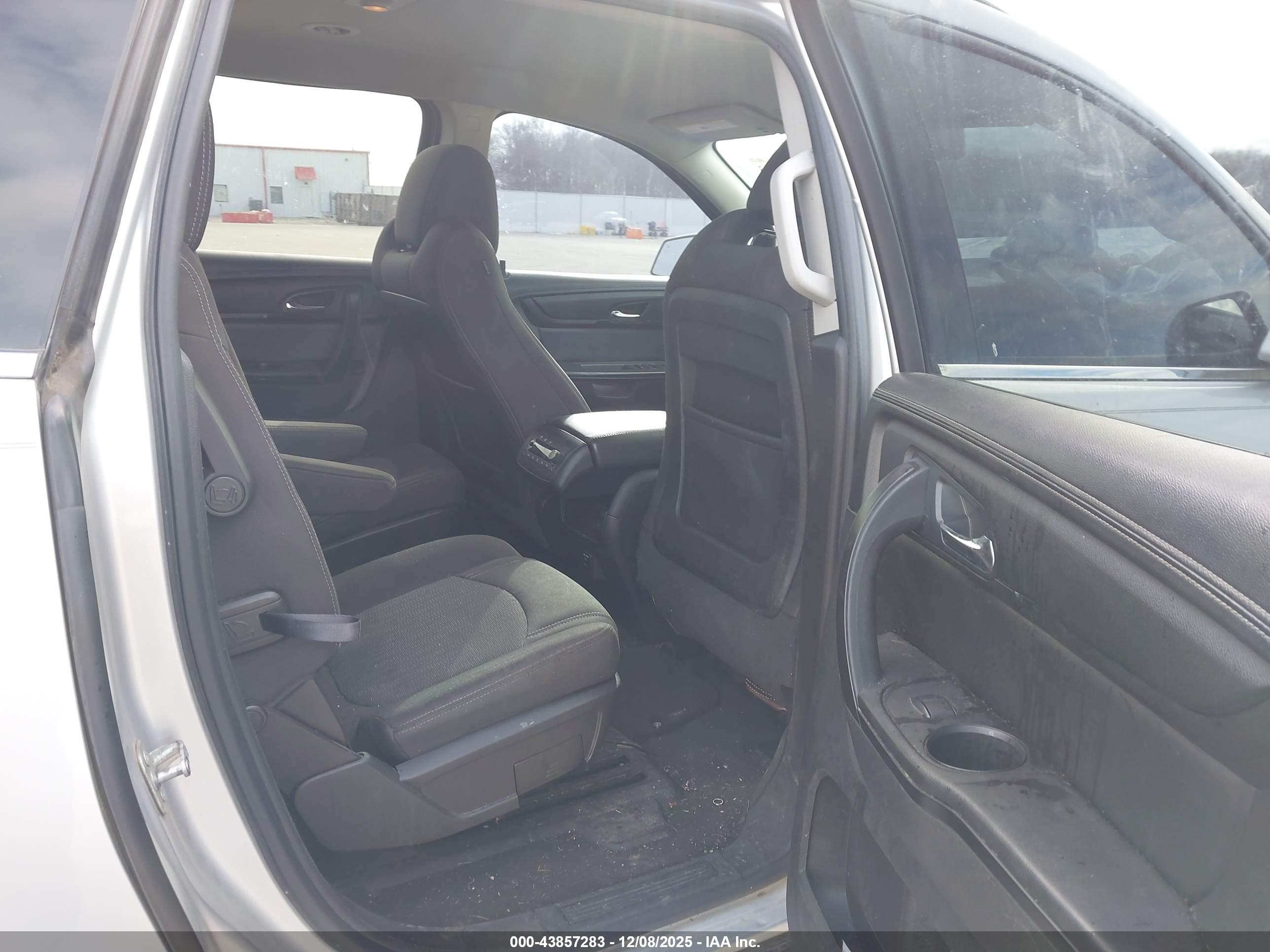 CHEVROLET TRAVERSE image 8