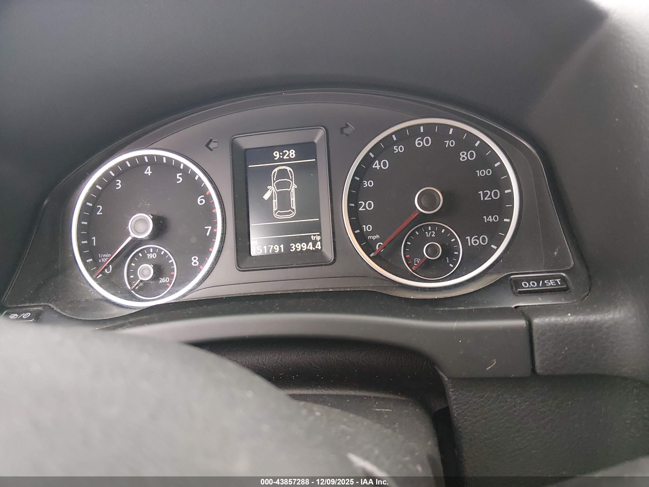 VOLKSWAGEN TIGUAN image 7
