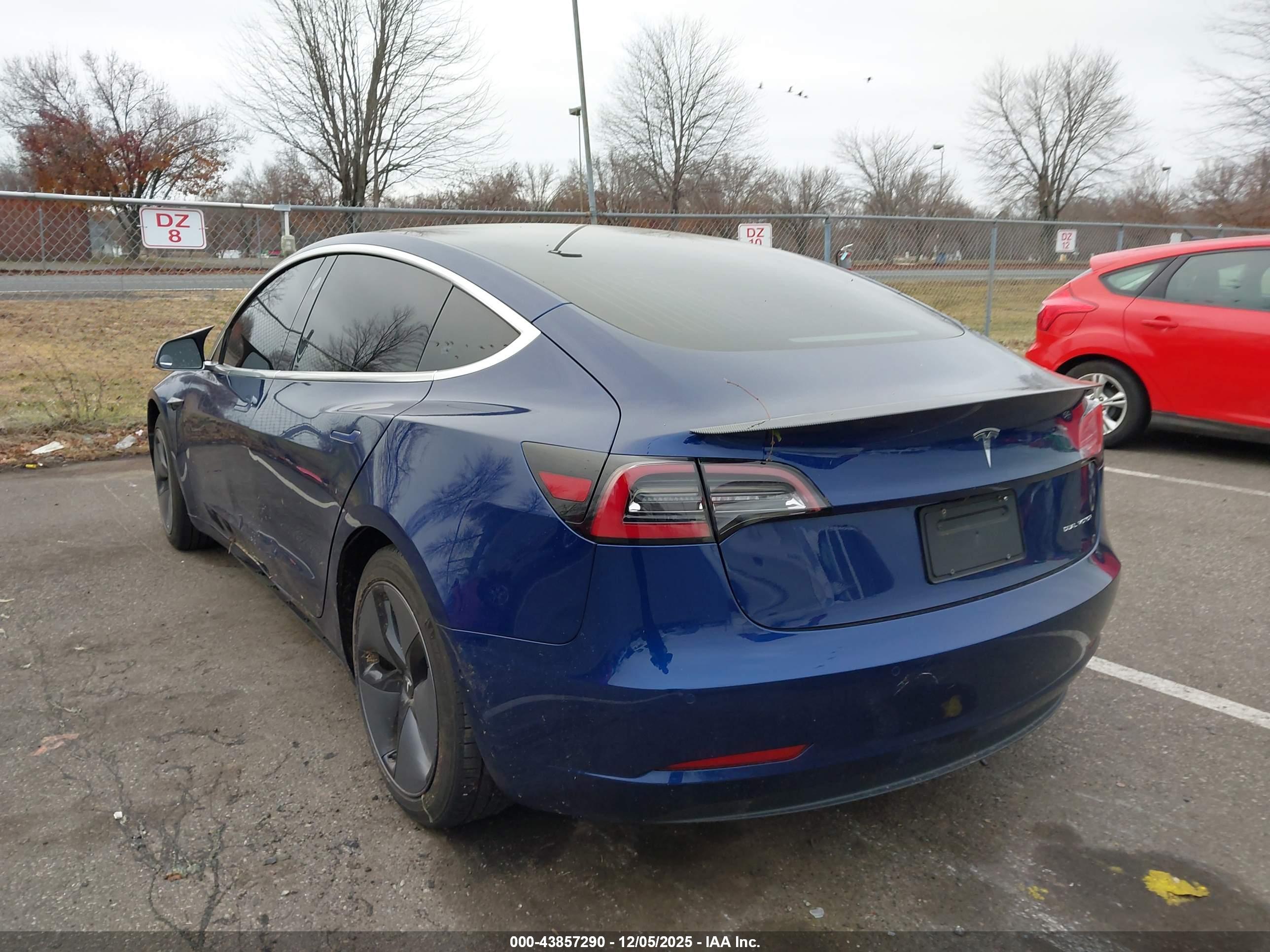 TESLA MODEL image 3