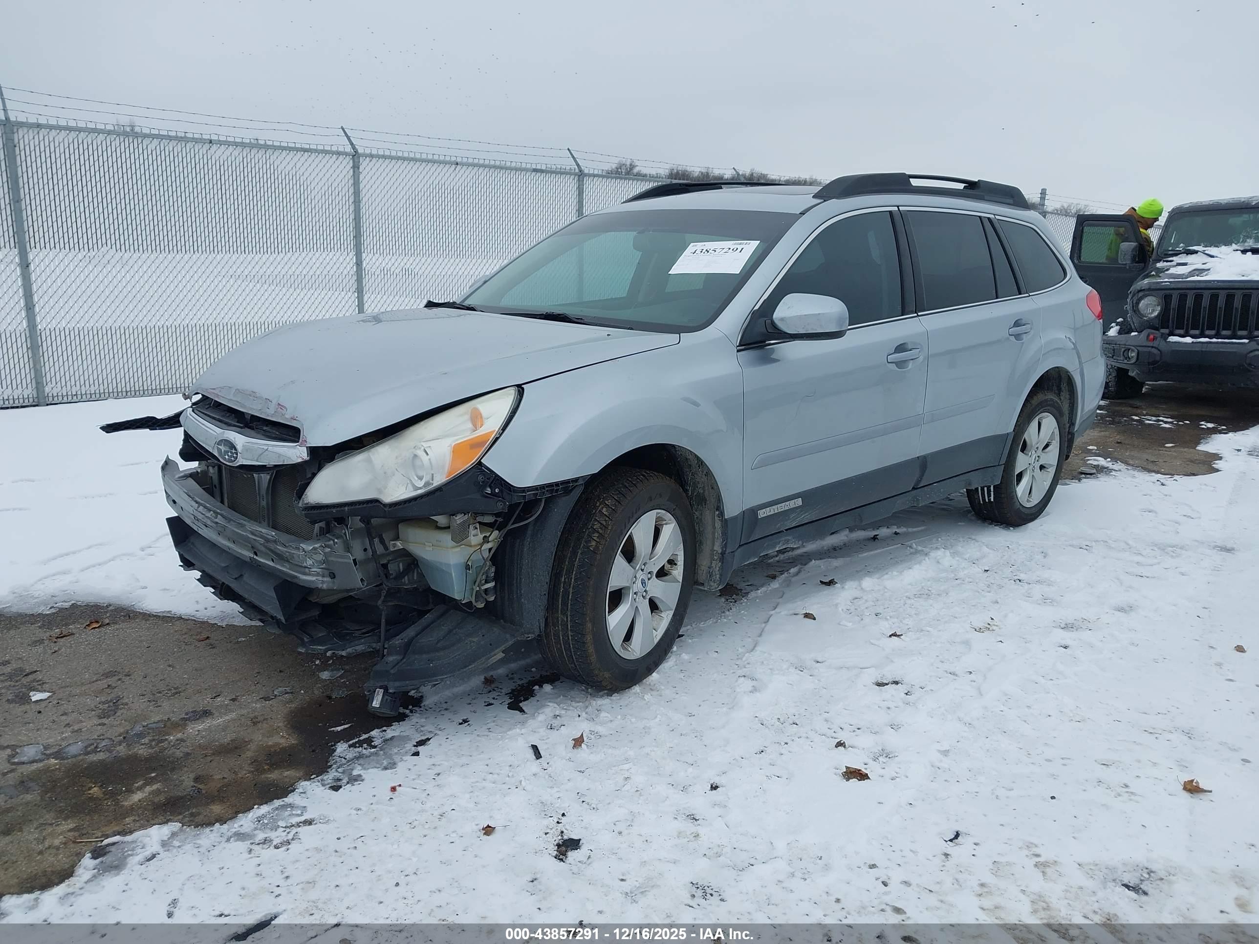 SUBARU OUTBACK image 2