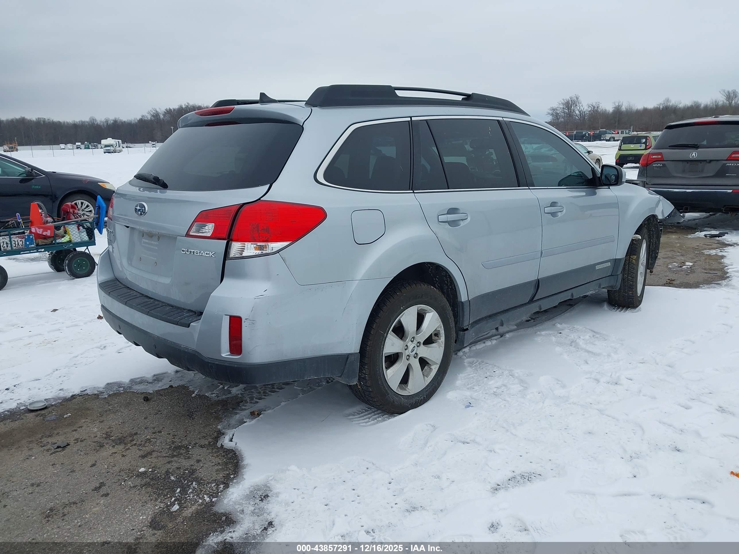 SUBARU OUTBACK image 4