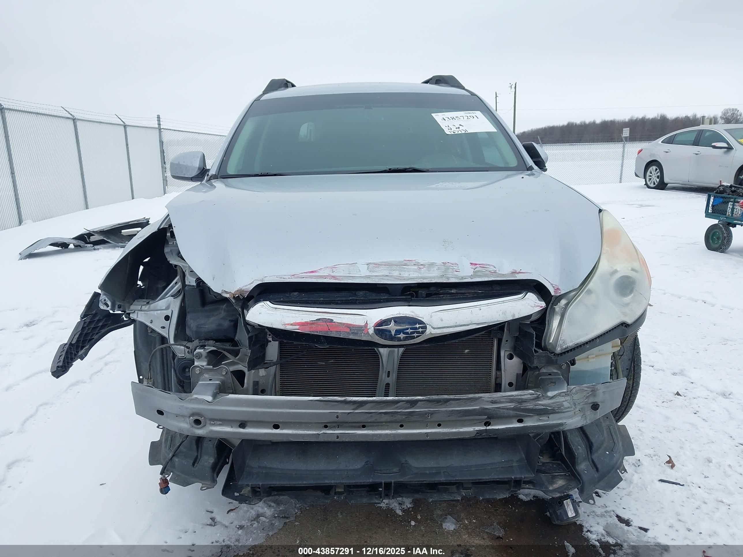 SUBARU OUTBACK image 6