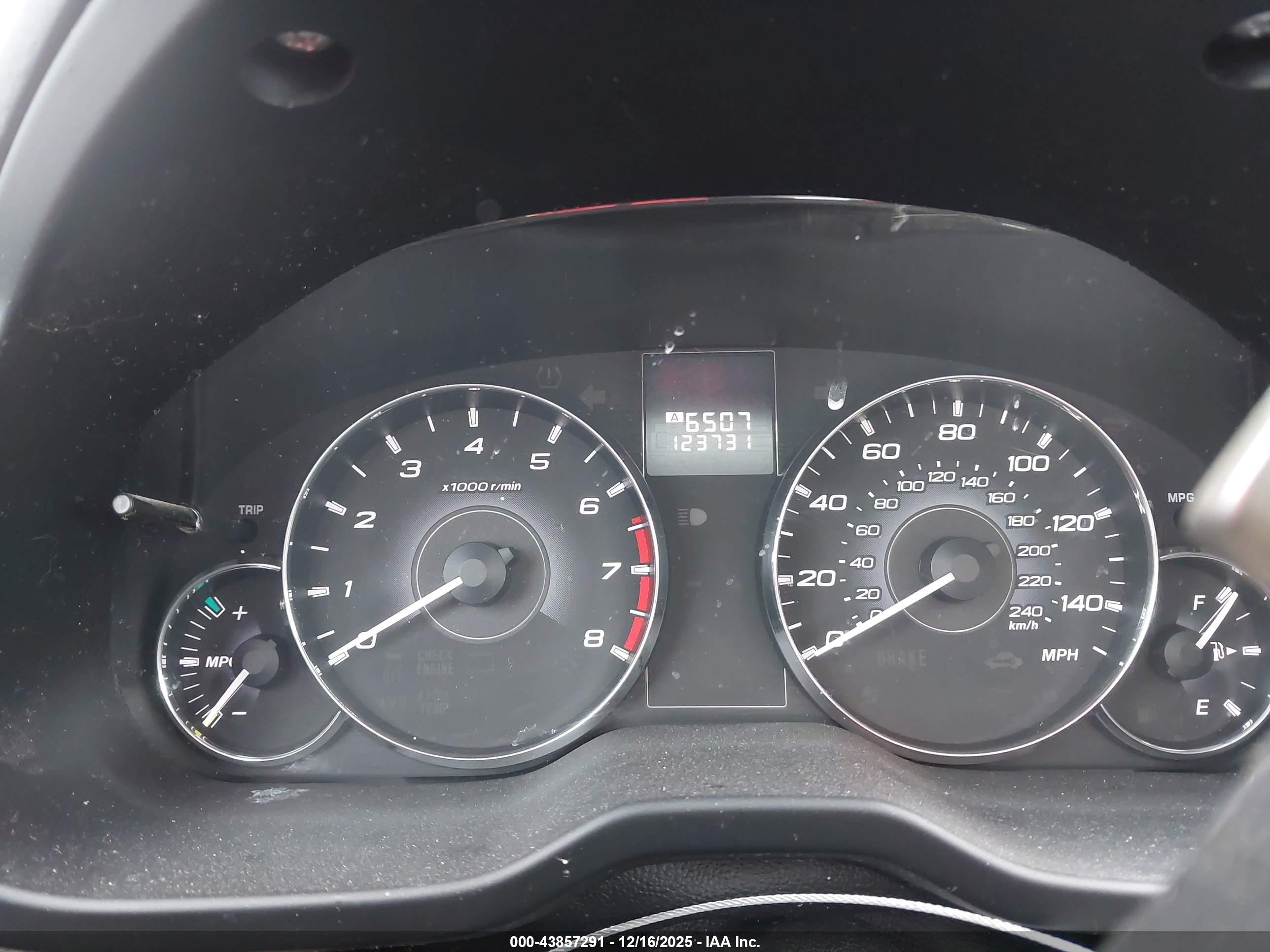 SUBARU OUTBACK image 7