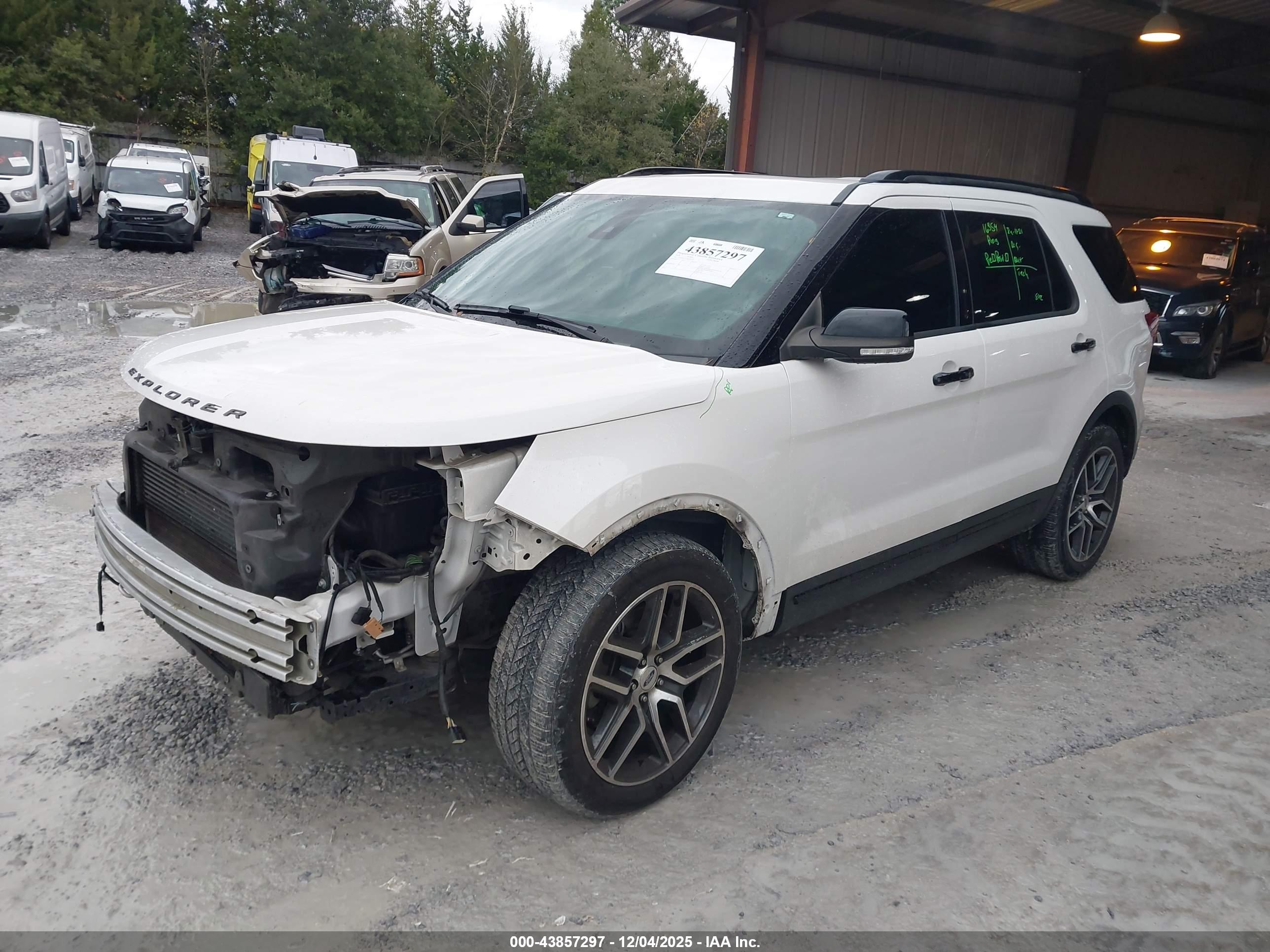 FORD EXPLORER image 2