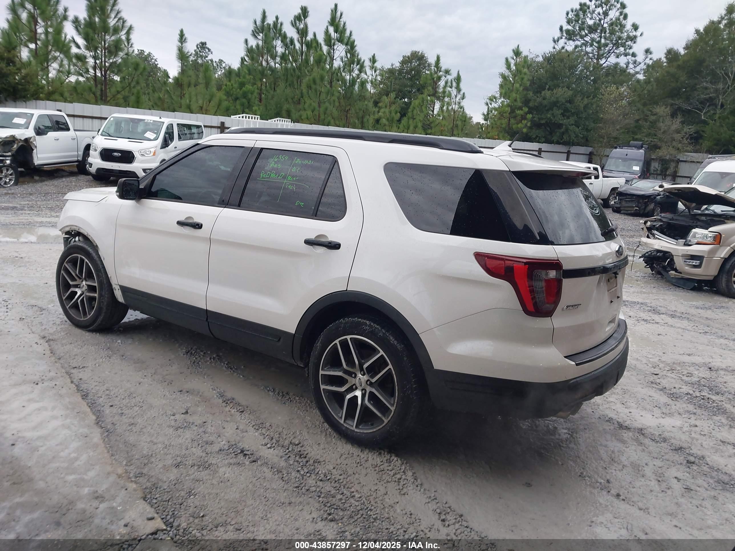 FORD EXPLORER image 3