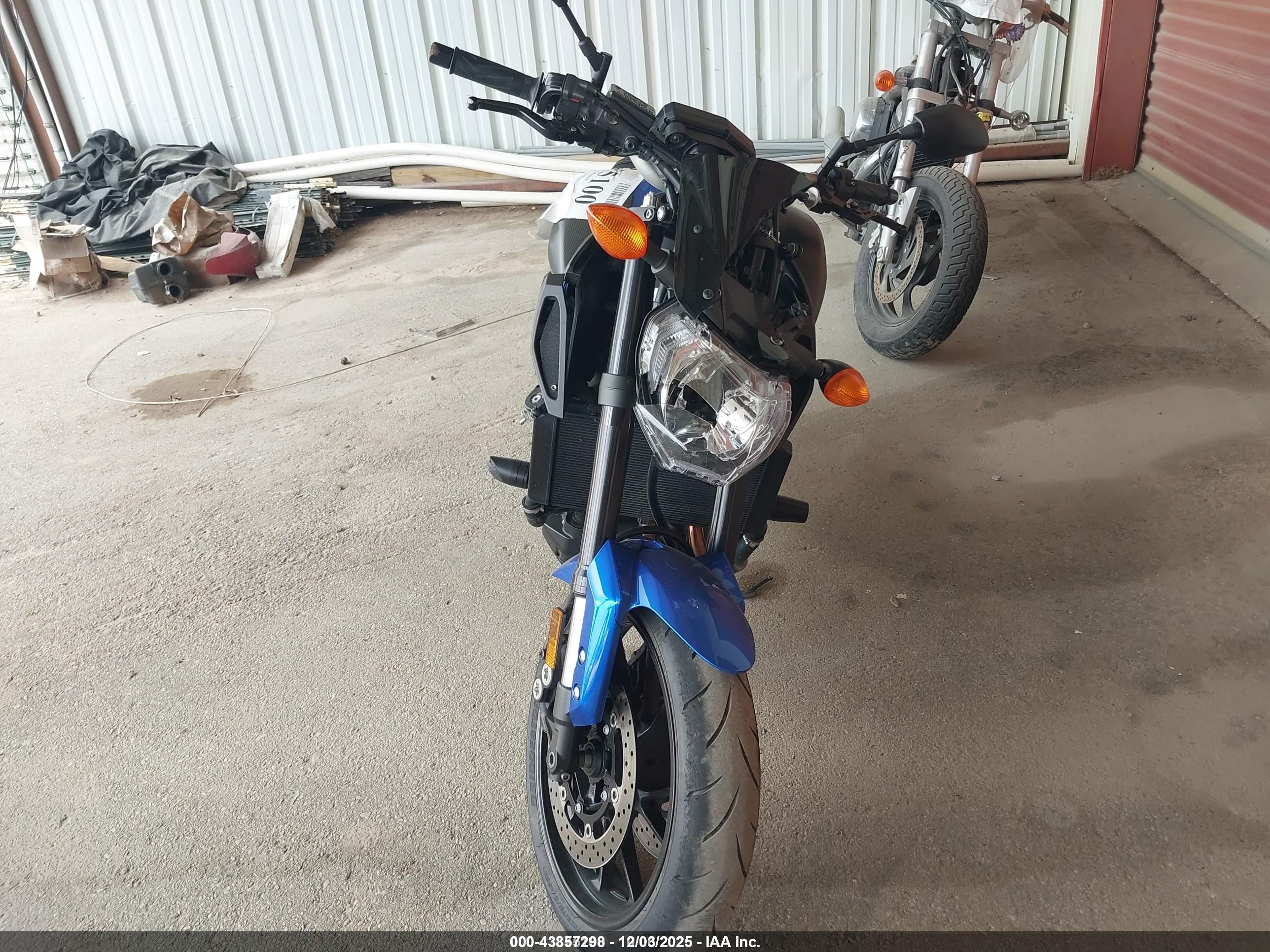 YAMAHA FZ09 image 5