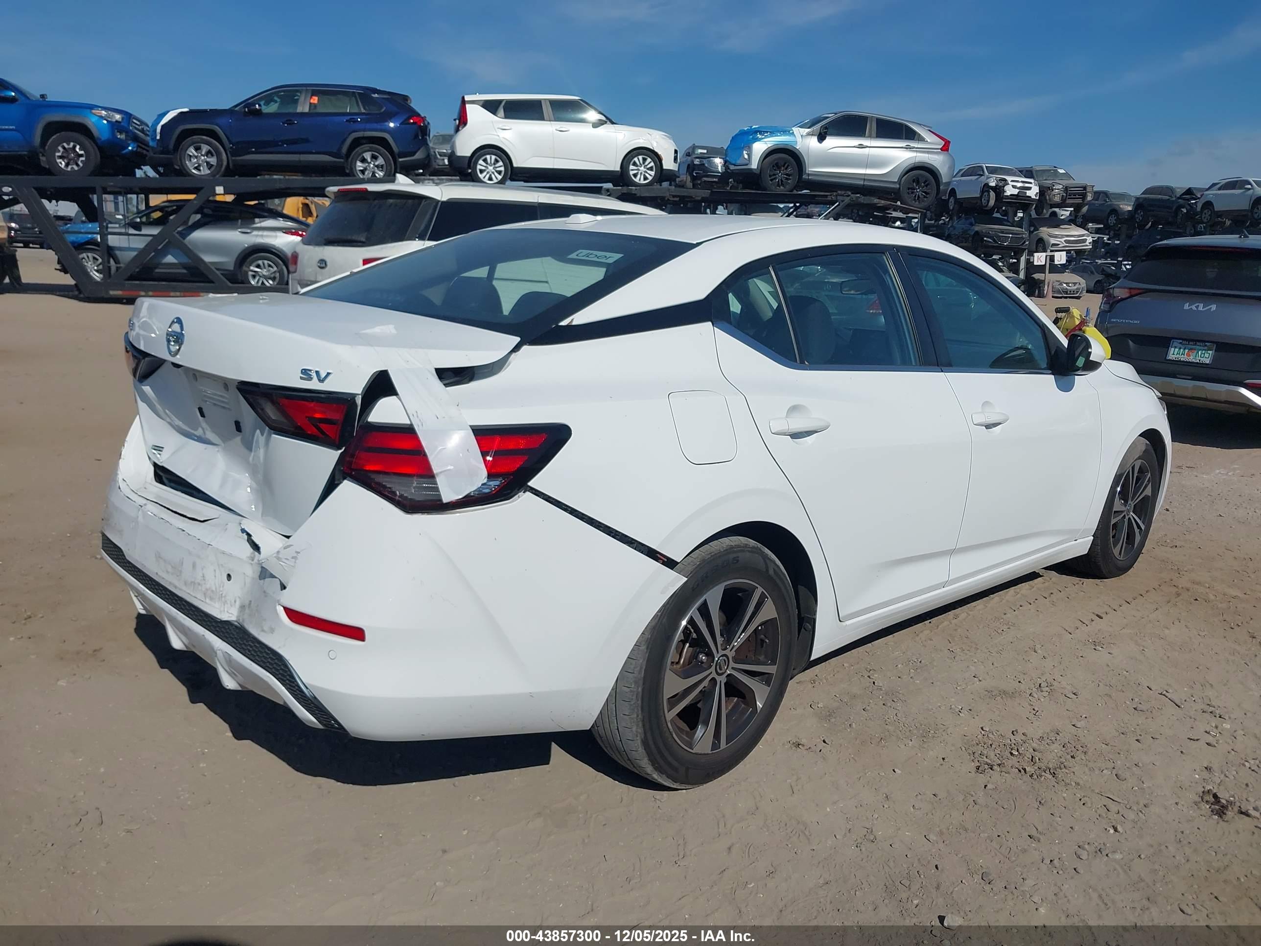 NISSAN SENTRA image 4