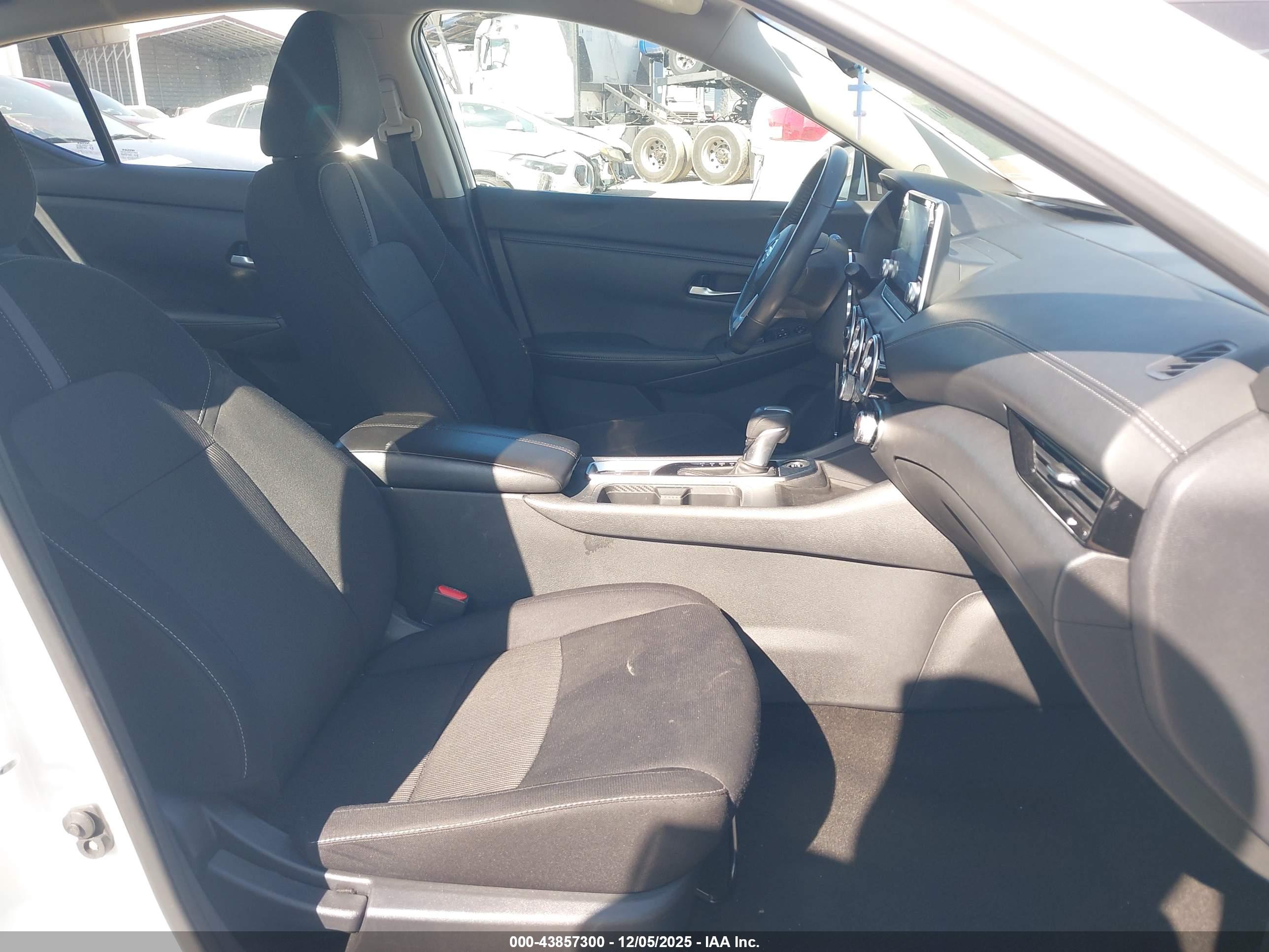 NISSAN SENTRA image 5