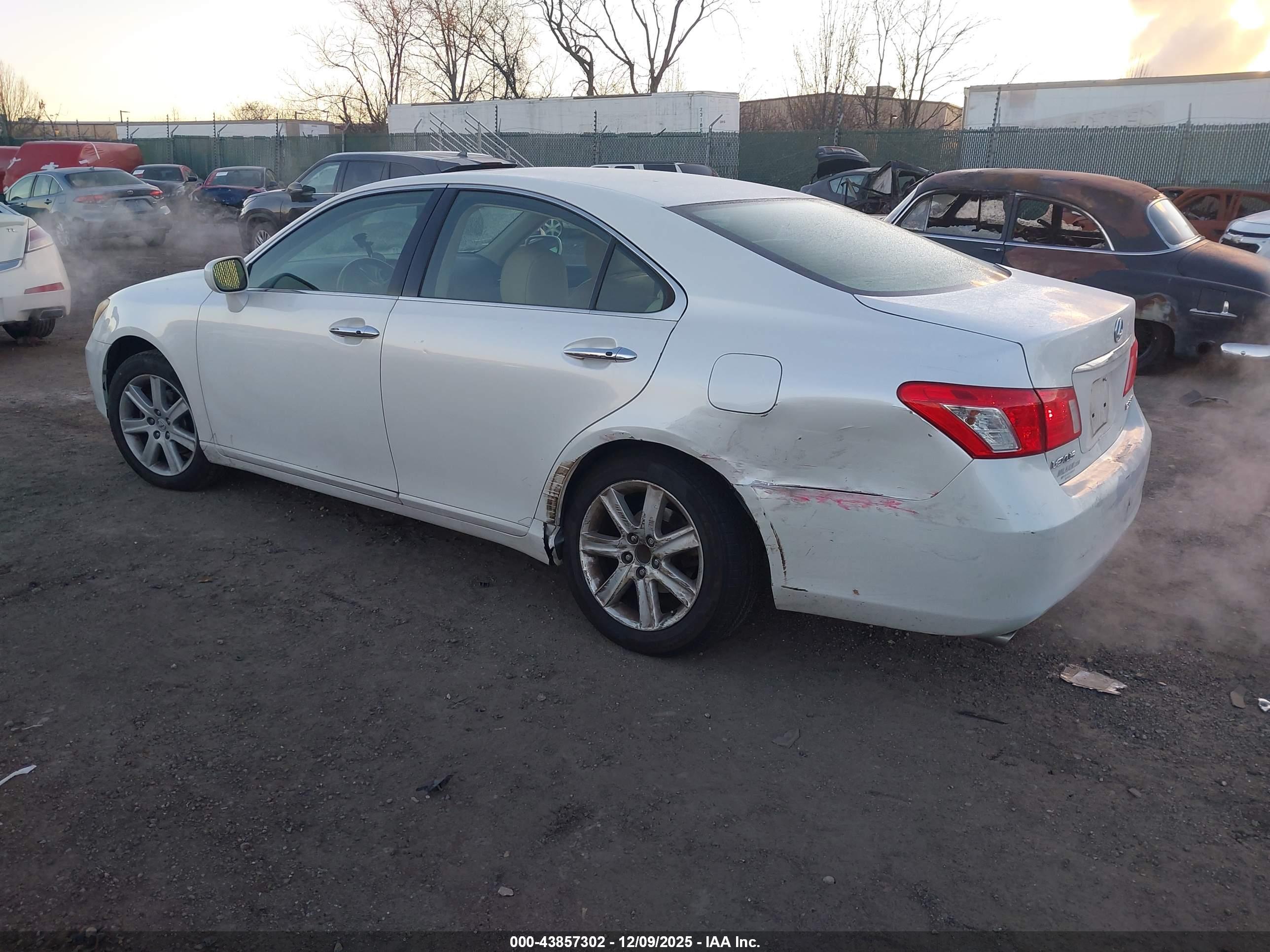 LEXUS ES image 3