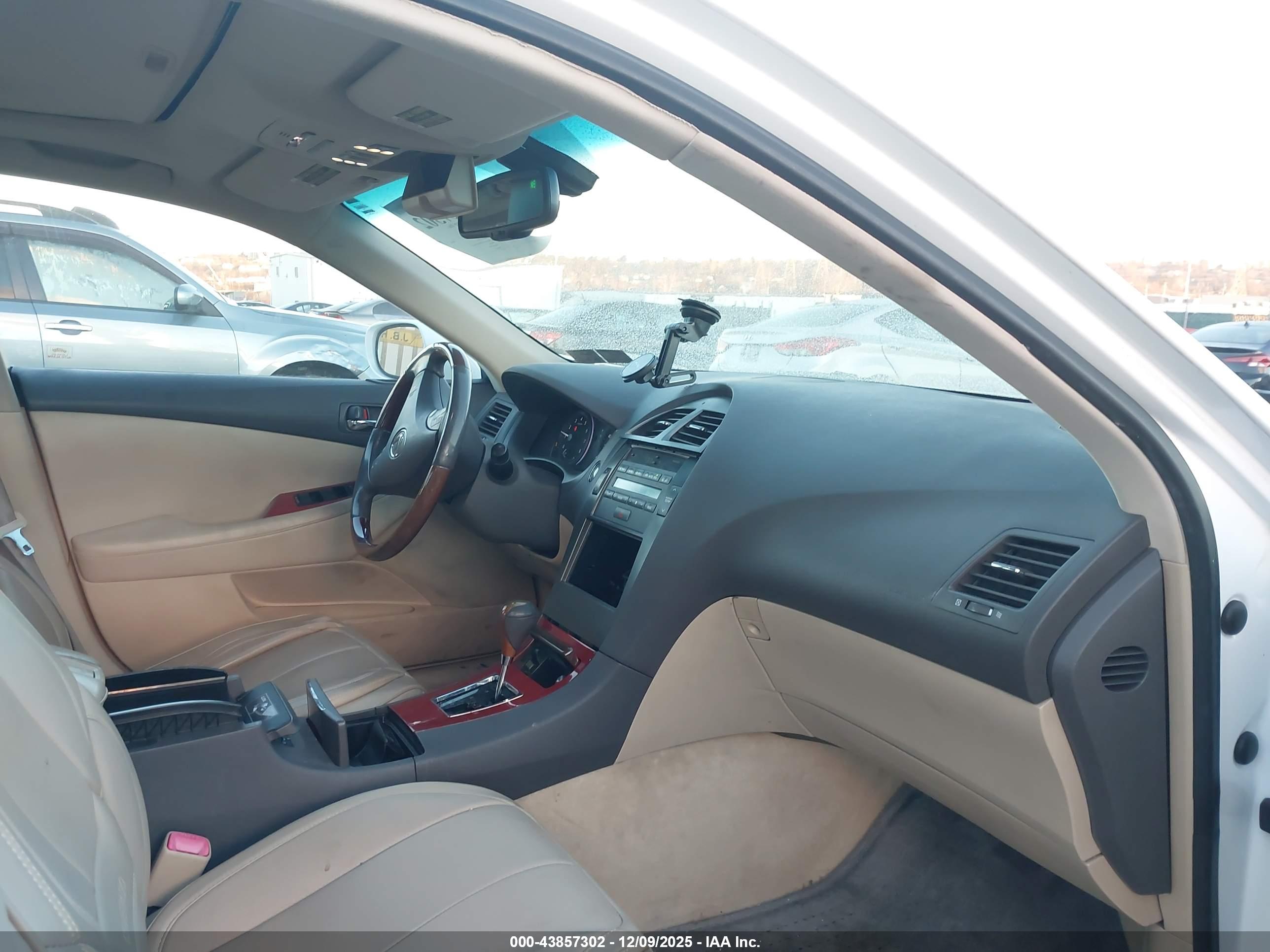 LEXUS ES image 5